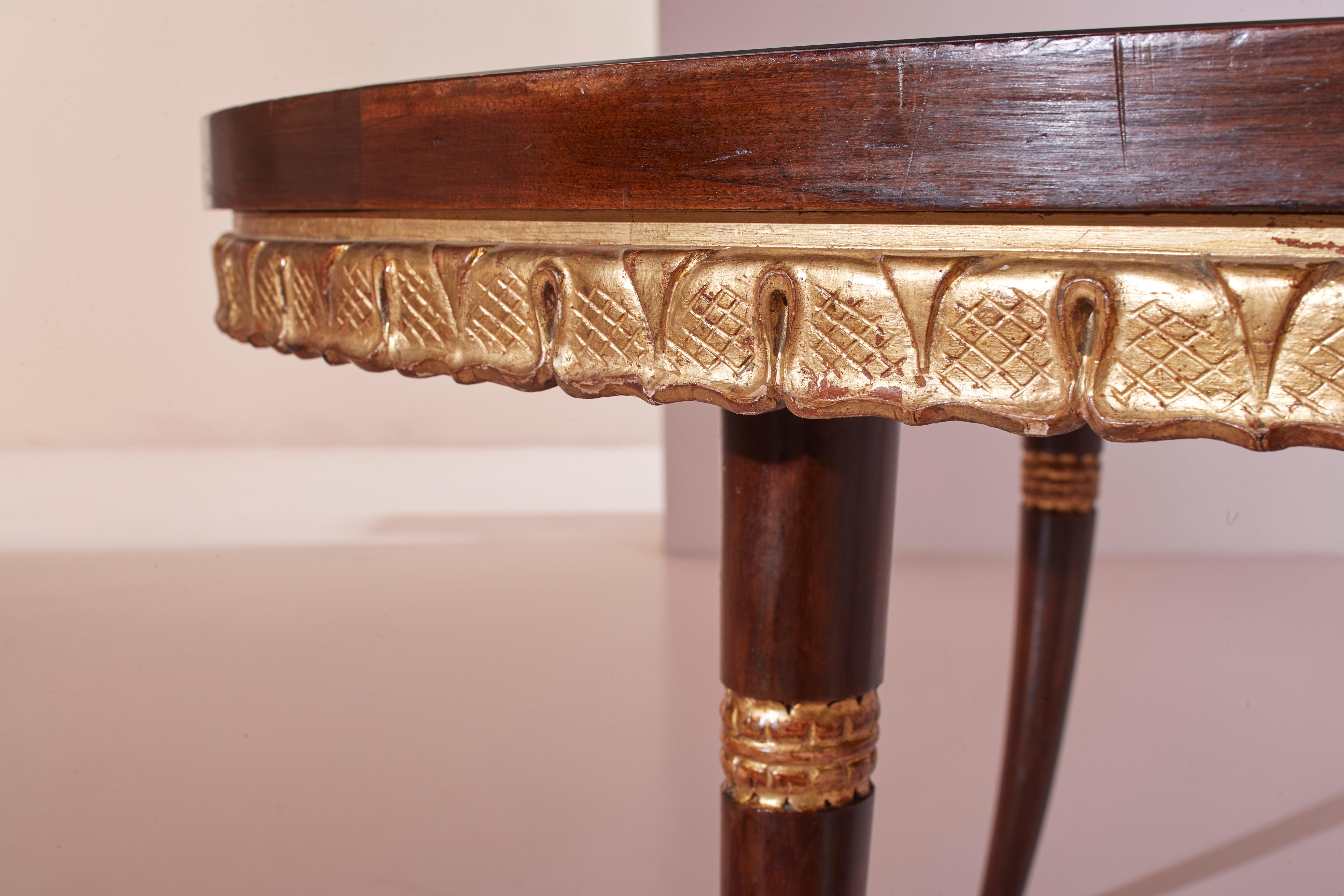Table basse Paolo buffa avec bois peint et doré et plateau en verre miroir en vente 4