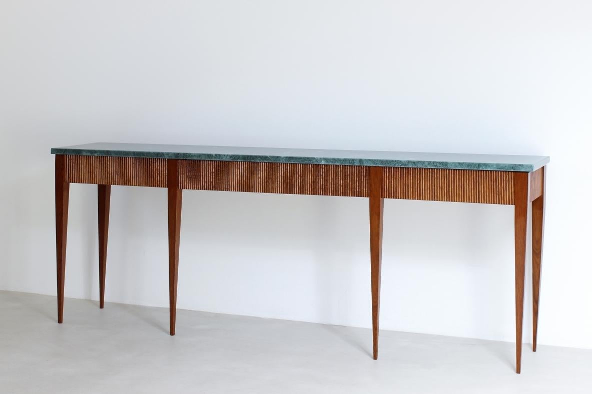 Paolo Buffa

Elegant console table in grinded Oak with a beautiful marble top.

Manufactured by Serafino Arrighi, 1940s.

Bibl: Roberto Aloi, Esempi Arredamento Moderno, Milano, 1950, pag. 217.