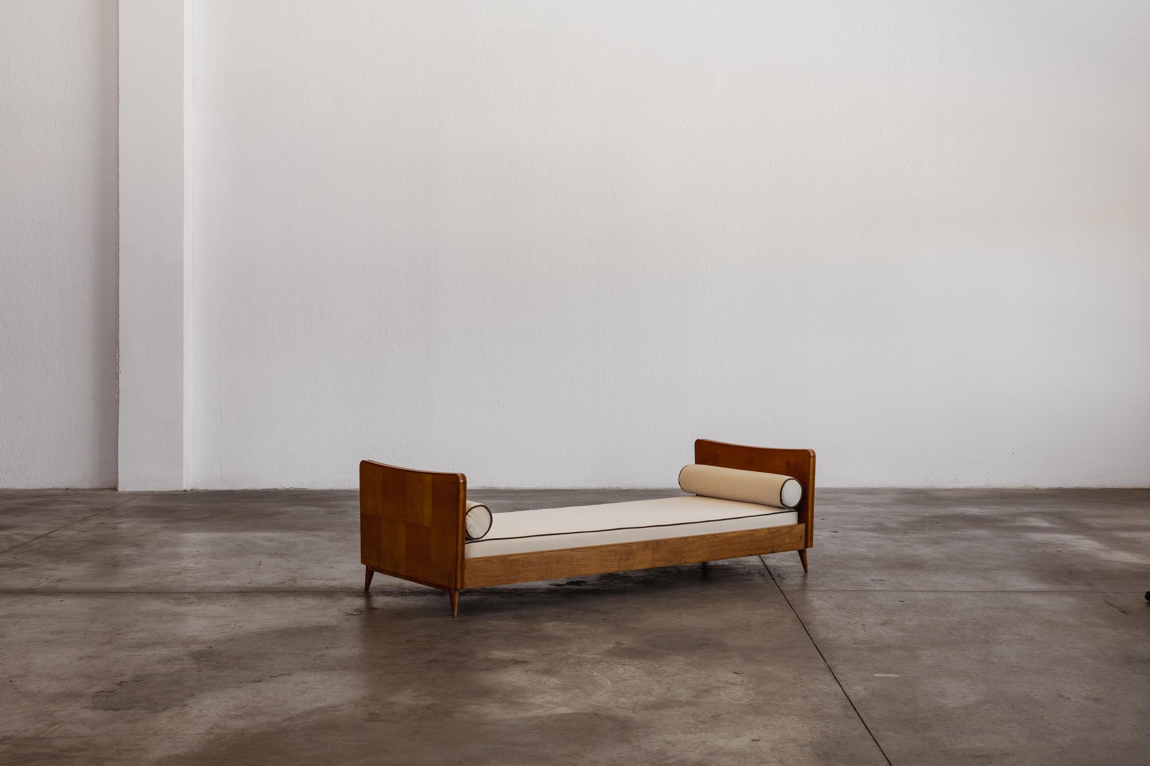 Metà XX secolo Paolo Buffa Letto da giorno Deco per Galdino Maspero, 1948 in vendita