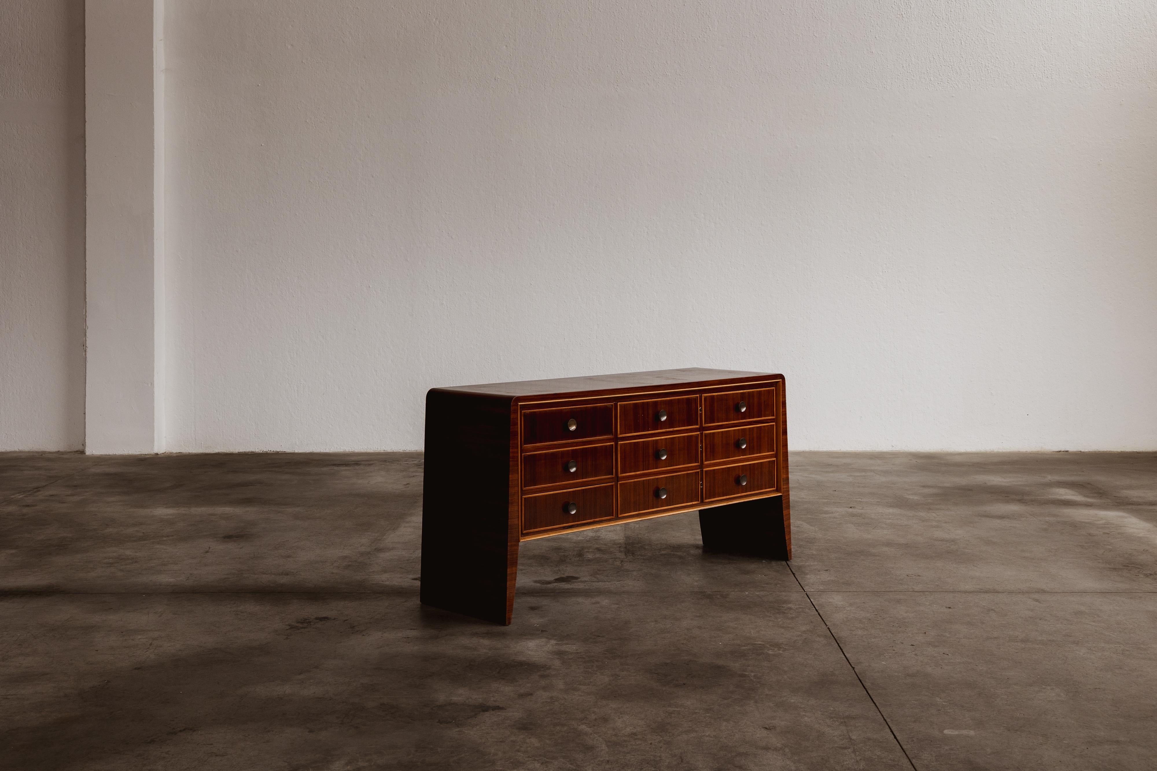 Paolo Buffa dresser for La Permanente Mobili Cantù, mahogany, Italy, 1950s.

This Paolo Buffa dresser, designed and produced in the 1950s, stands as a pivotal example of the transition in furniture design from traditional to the more modern,