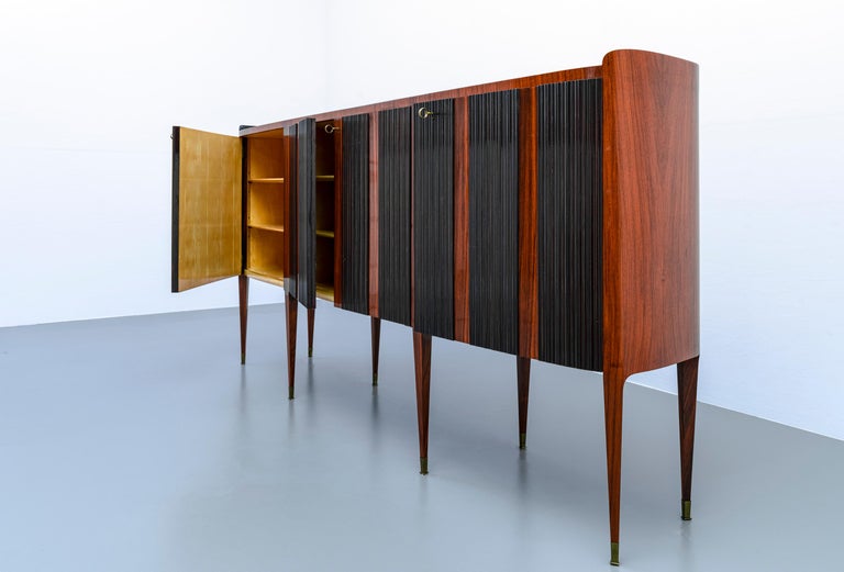 Paolo Buffa Eight-Legs Grande Credenza in Wood, Brass and Glass, Italy, 1950's For Sale 2