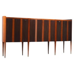 Paolo Buffa Grande Credenza a otto gambe in Wood, ottone e vetro, Italia, anni '50