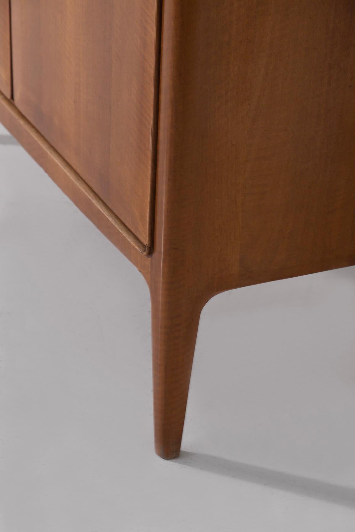 Paolo Buffa Elegant italian Bar Cabinet with glass shelves en venta 8