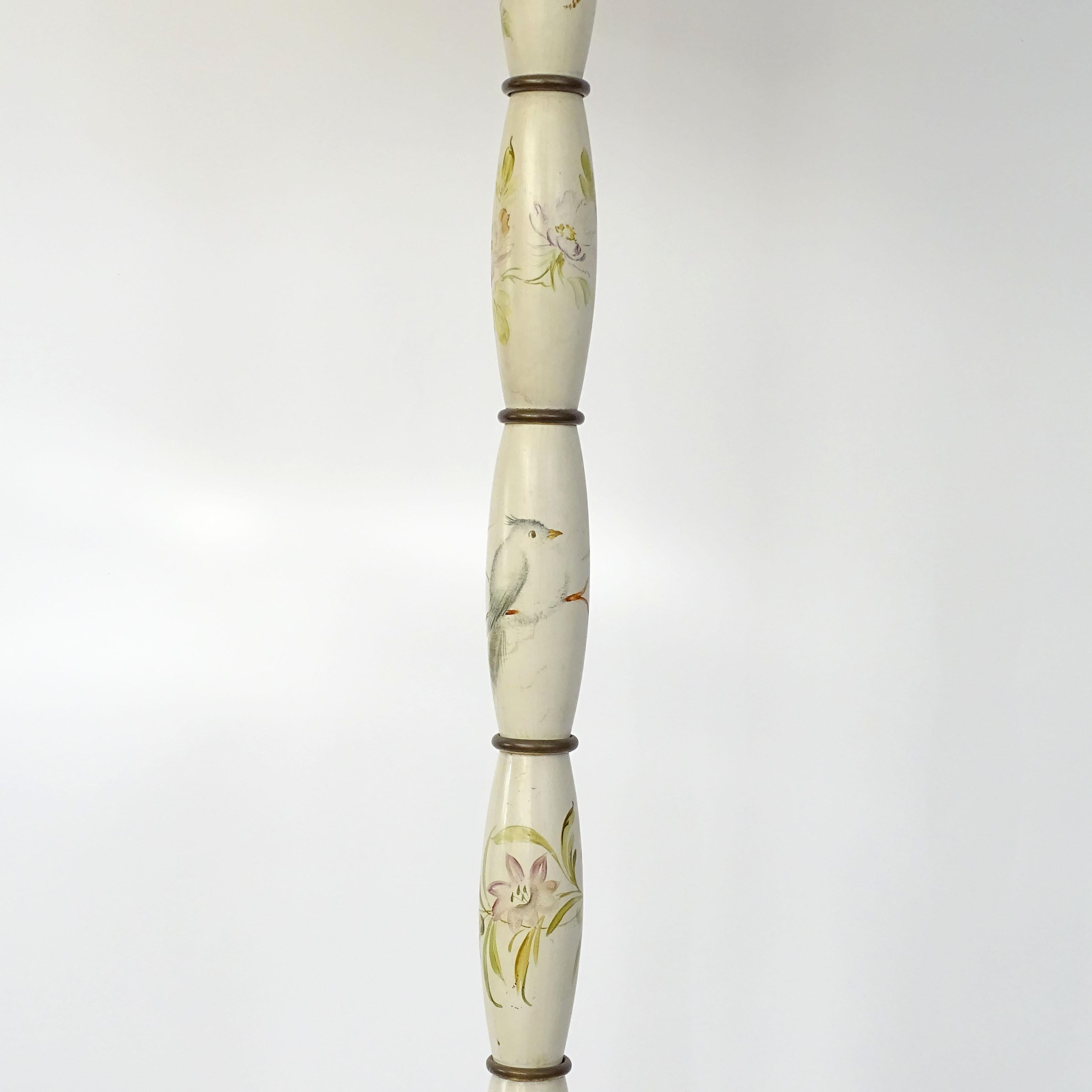 Paolo Buffa Flowers and Birds Decorated Floor Lamp in Wood and Brass, 1940s In Good Condition For Sale In Milan, IT