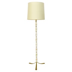 Paolo Buffa Blumen und Vögel verzierte Stehlampe aus Holz und Messing, 1940er Jahre