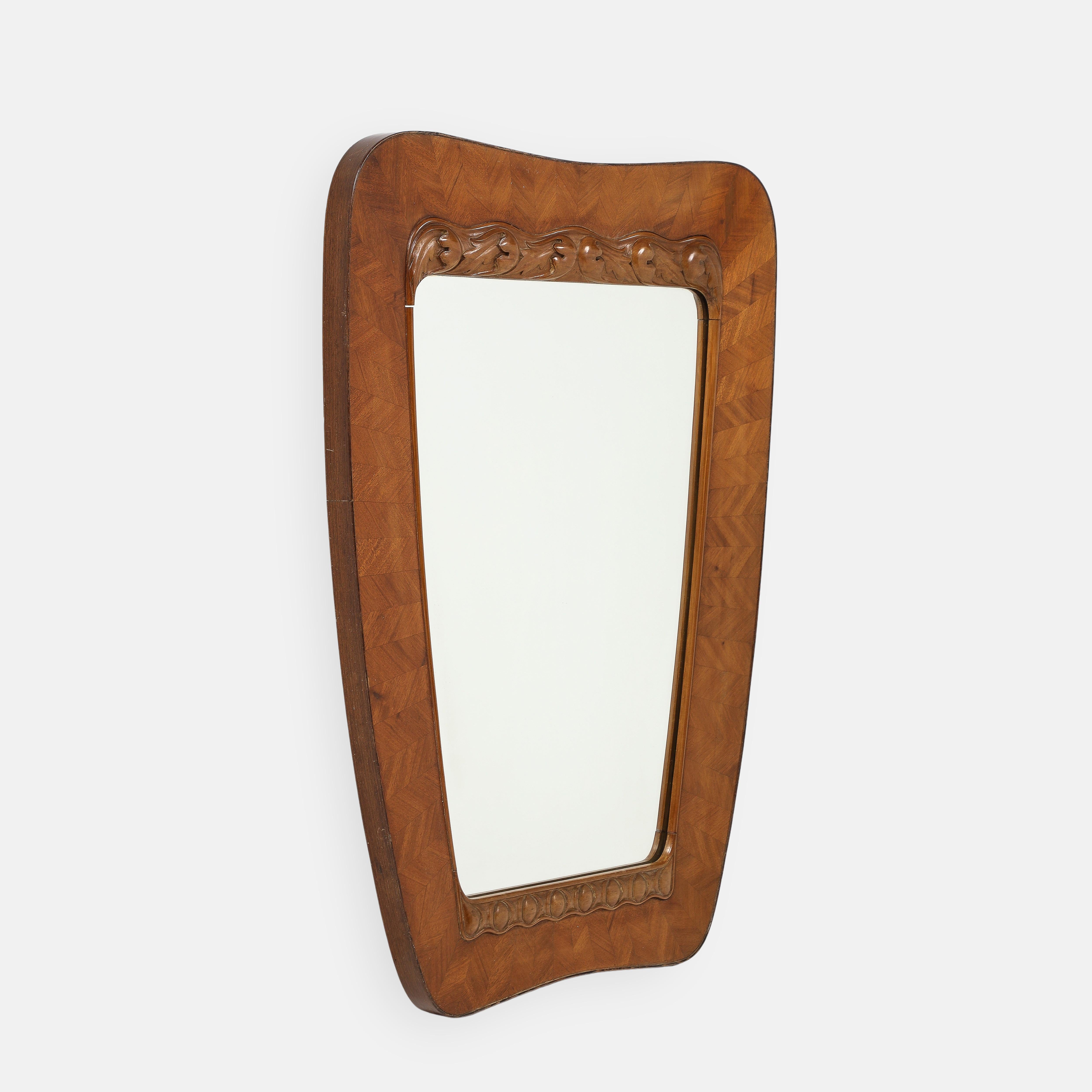 Paolo Buffa designed and executed by cabinetmaker Serafino Arrighi rare walnut radica mirror, Italy, 1930s.  This exquisite hand-crafted artisan mirror is composed of a frame in radica walnut parquet with gorgeous hand-carved decorative naturalistic