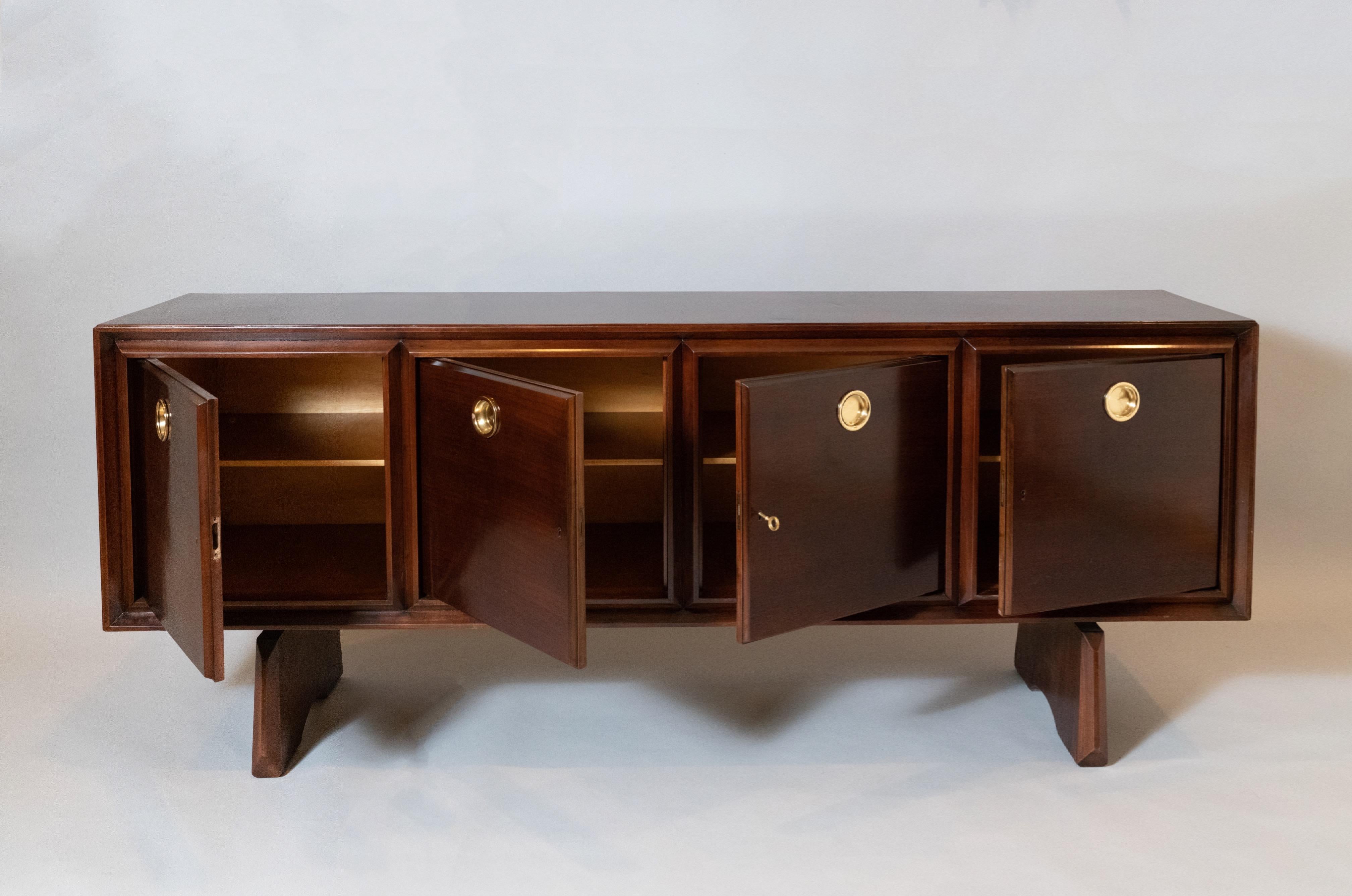Paolo Buffa: Imposing Four-Door Cabinet in Walnut and Polished Brass, Italy 1950 For Sale 5