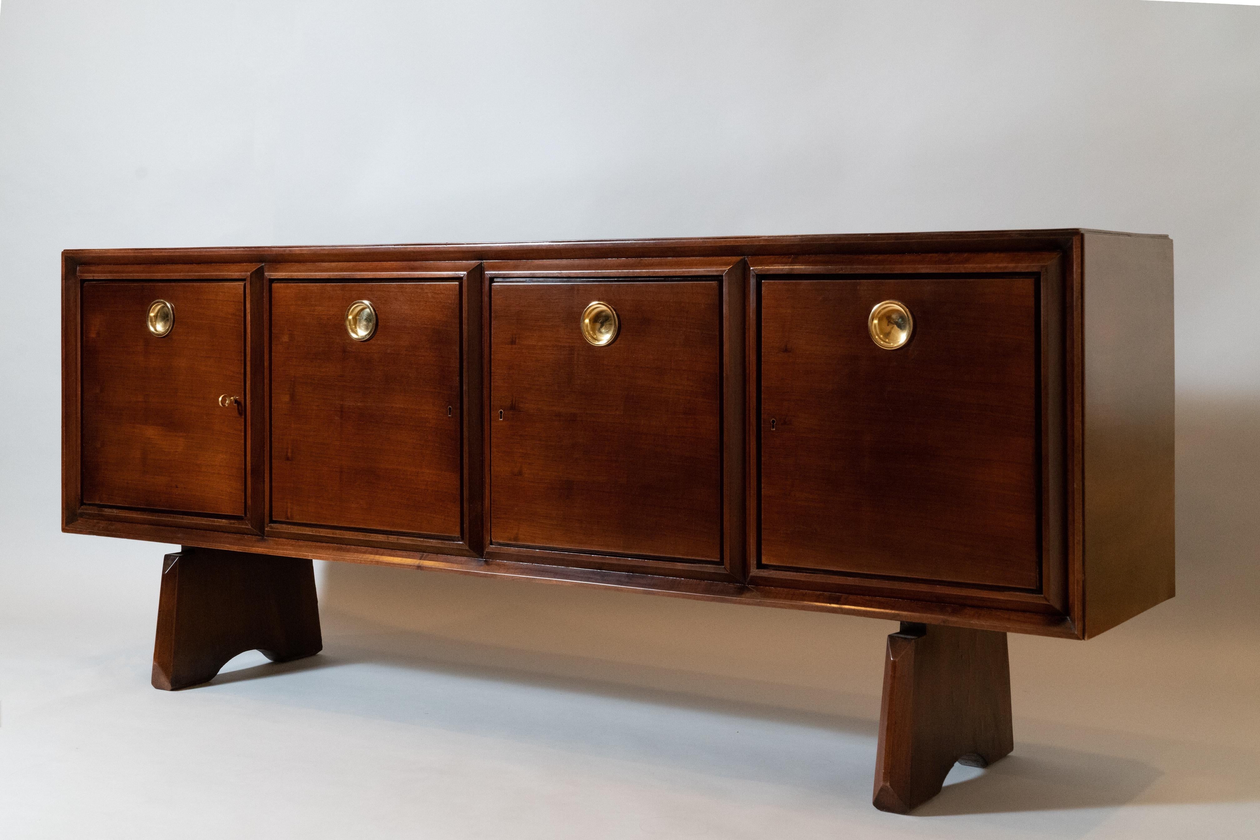 Italian Paolo Buffa: Imposing Four-Door Cabinet in Walnut and Polished Brass, Italy 1950 For Sale