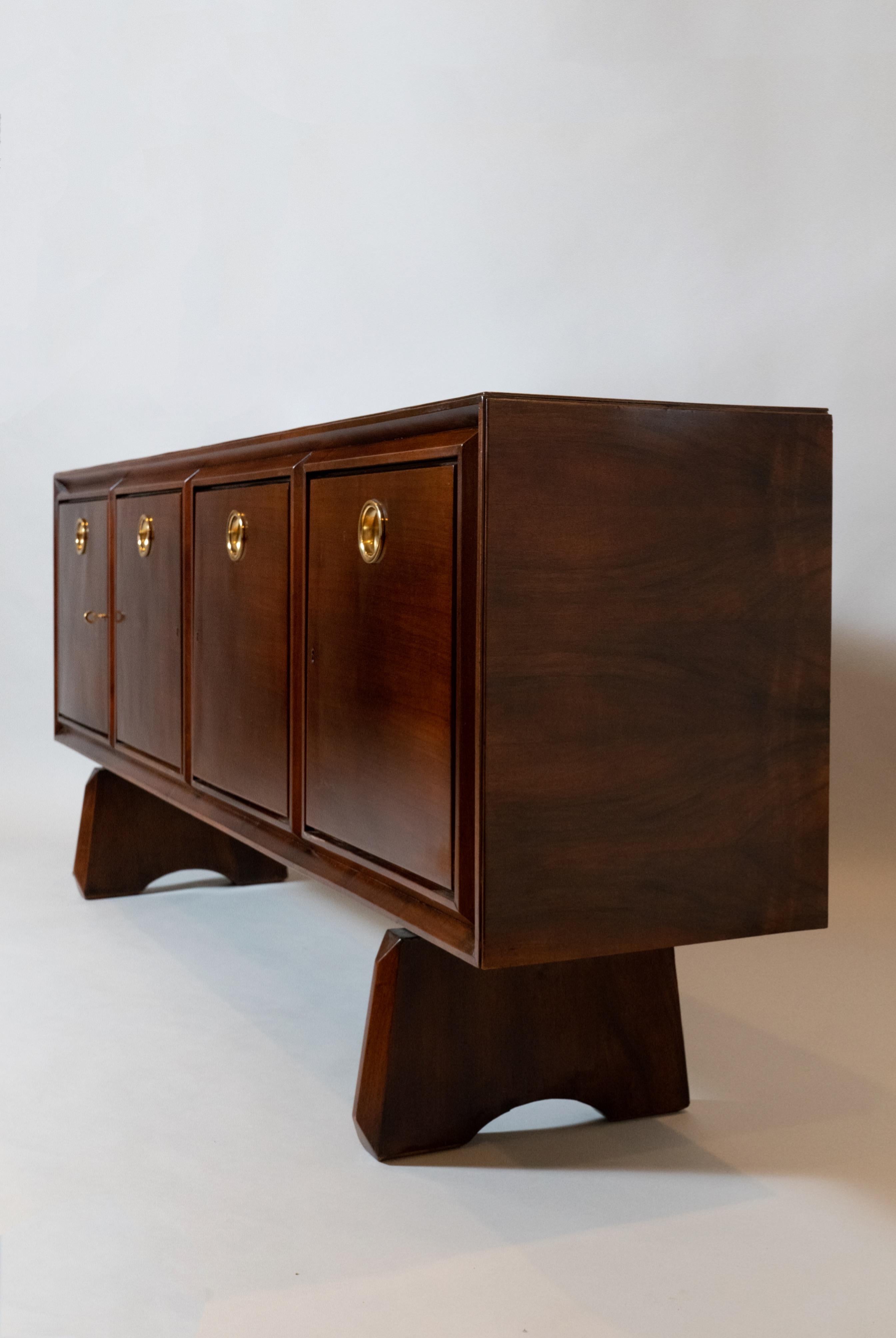 Paolo Buffa: Imposing Four-Door Cabinet in Walnut and Polished Brass, Italy 1950 For Sale 4