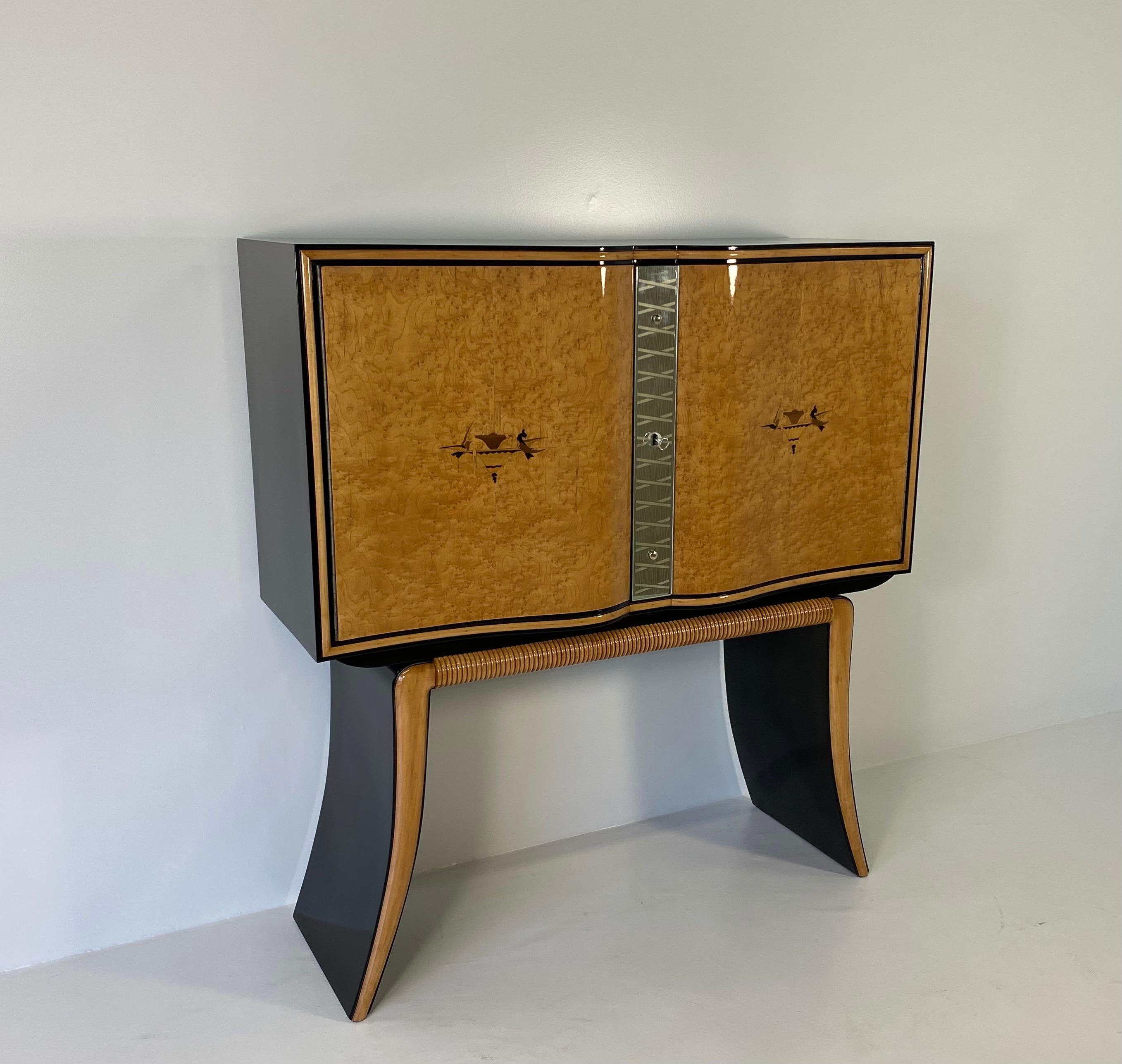 Paolo Buffa Italian Art Deco Maple and Black Lacquer Bar Cabinet, 1940s In Good Condition In Meda, MB