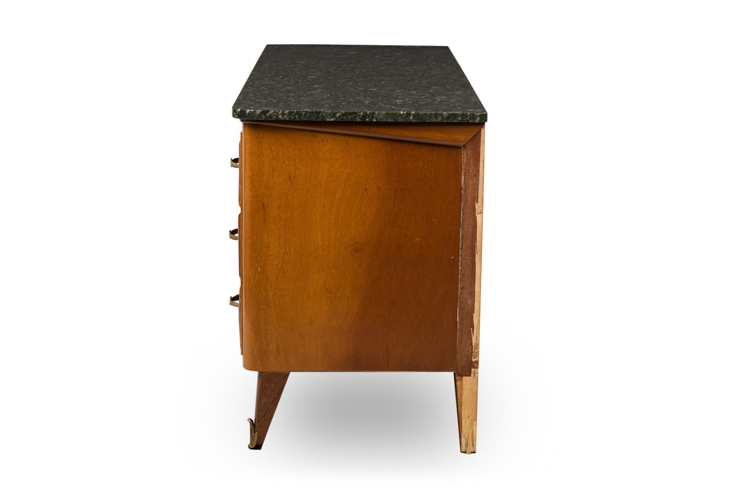 Mid-Century moderno Paolo Buffa Cassettiera a 6 cassetti in mogano e marmo della metà del secolo scorso in vendita