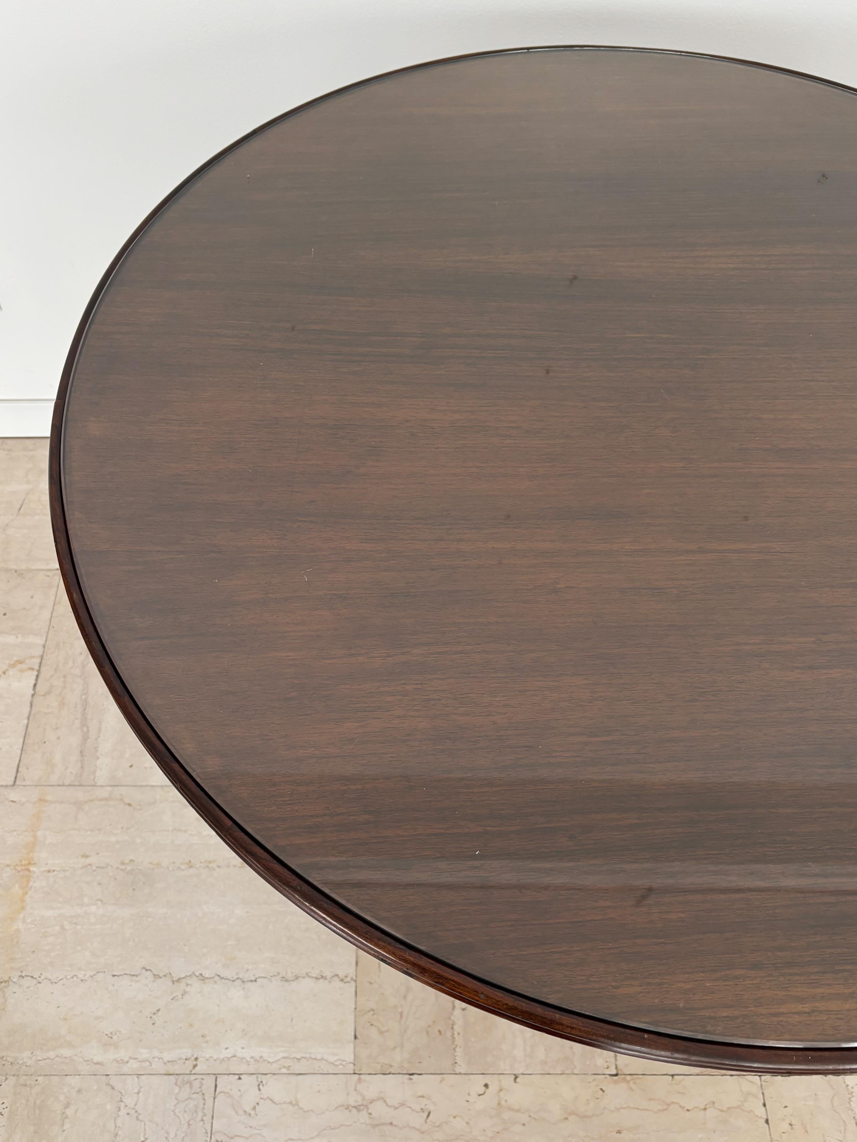 Mid-Century Modern Table de salle à manger ronde en laiton, verre et bois Paolo Buffa, Italie, milieu du siècle, années 1950 en vente