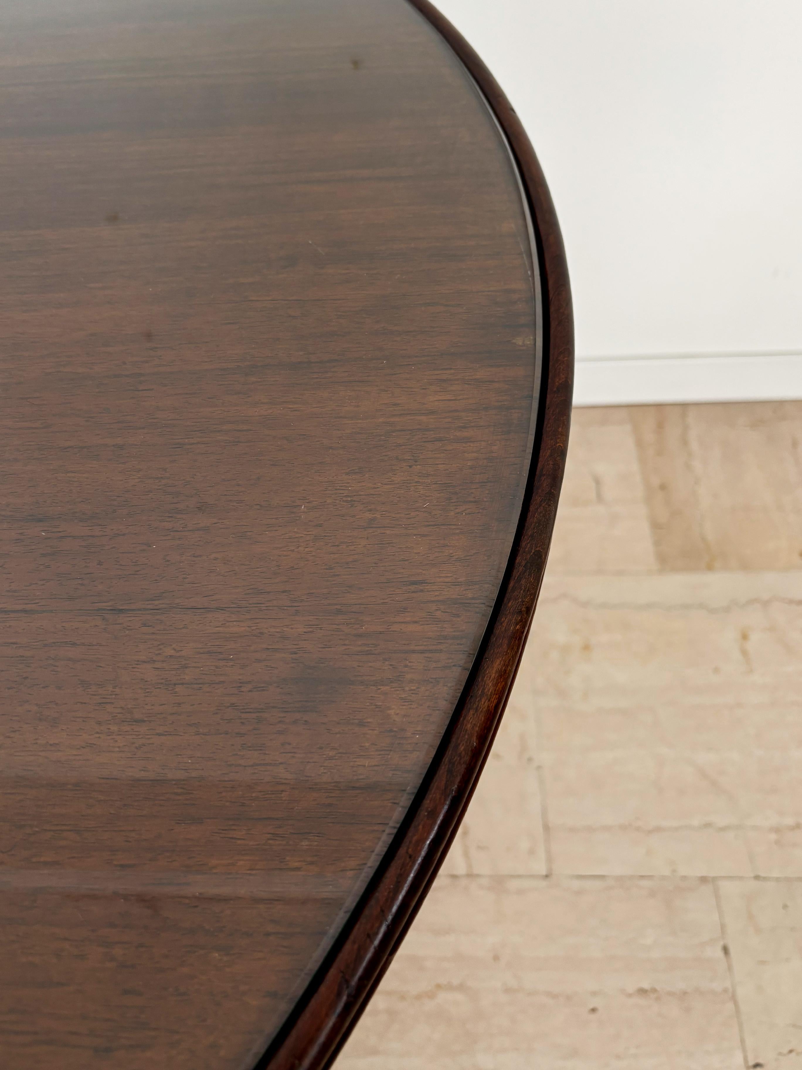 Table de salle à manger ronde en laiton, verre et bois Paolo Buffa, Italie, milieu du siècle, années 1950 Bon état - En vente à Reggio Emilia, IT