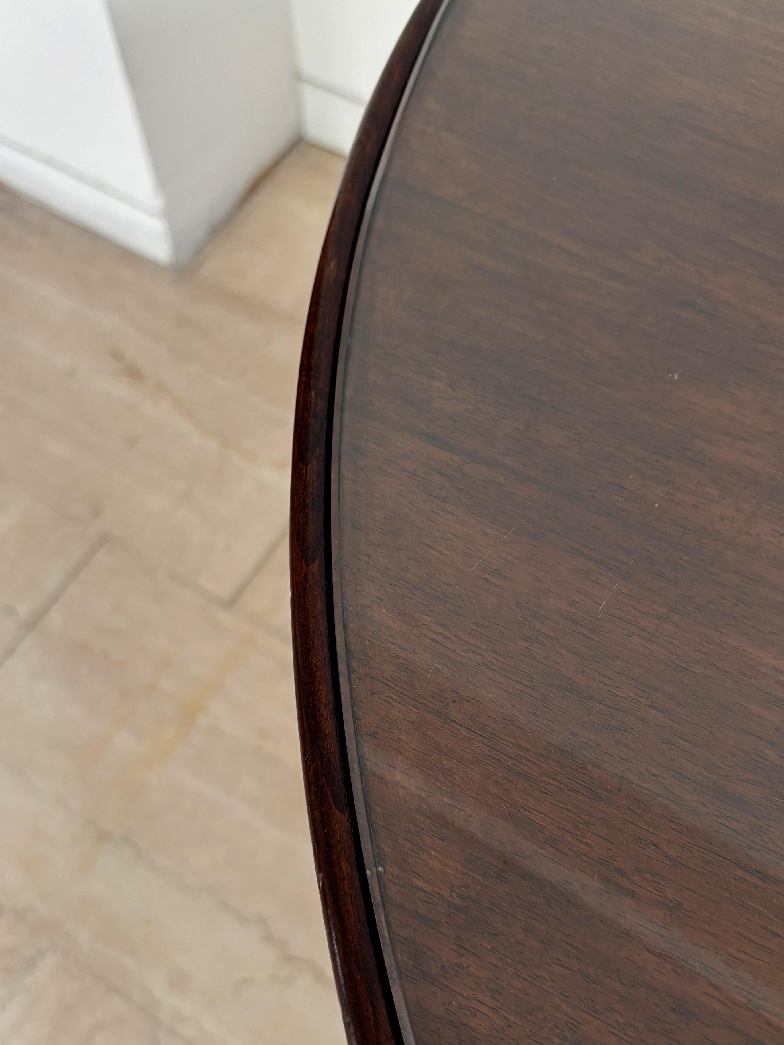 Milieu du XXe siècle Table de salle à manger ronde en laiton, verre et bois Paolo Buffa, Italie, milieu du siècle, années 1950 en vente