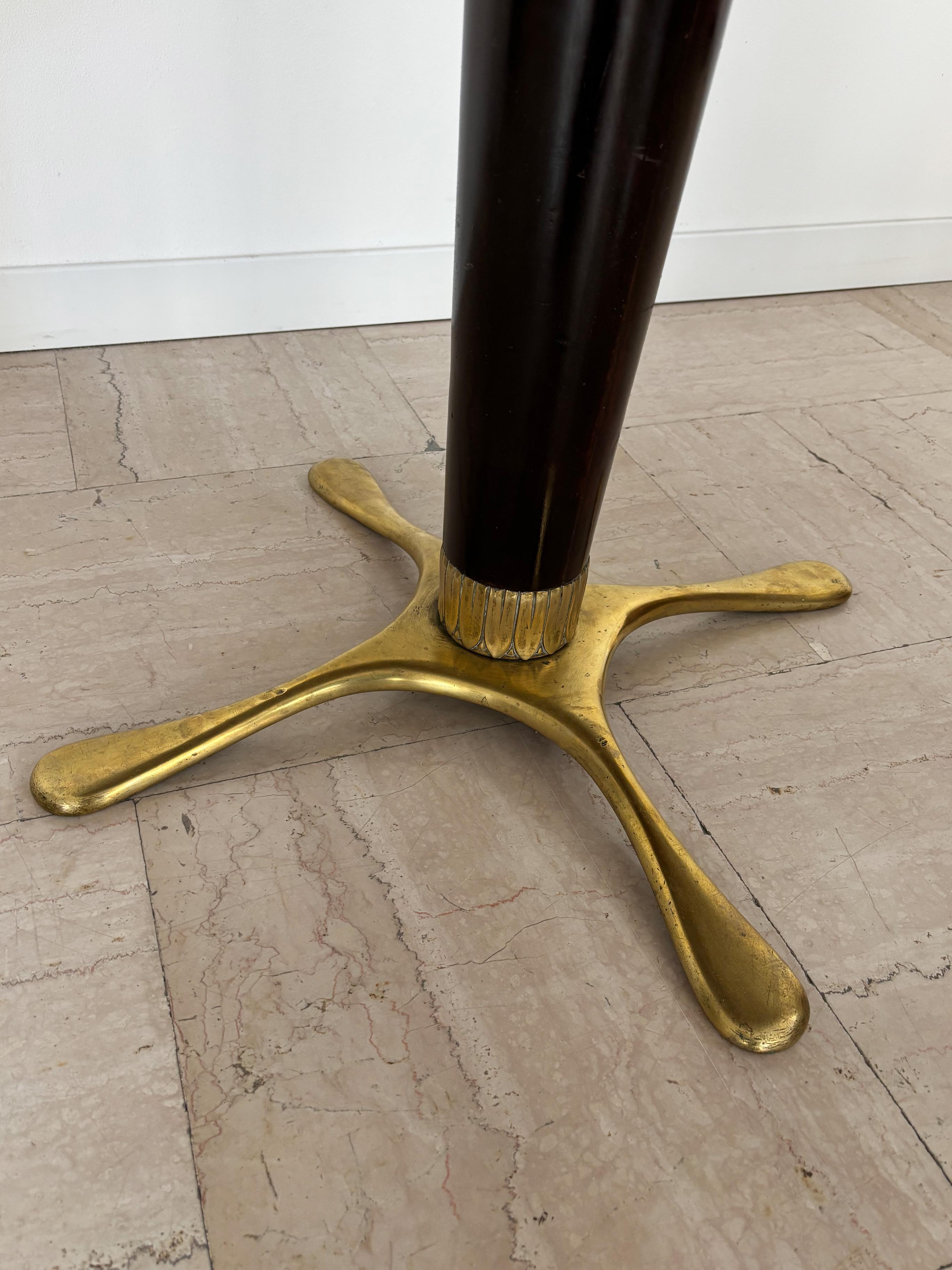 Table de salle à manger ronde en laiton, verre et bois Paolo Buffa, Italie, milieu du siècle, années 1950 en vente 2