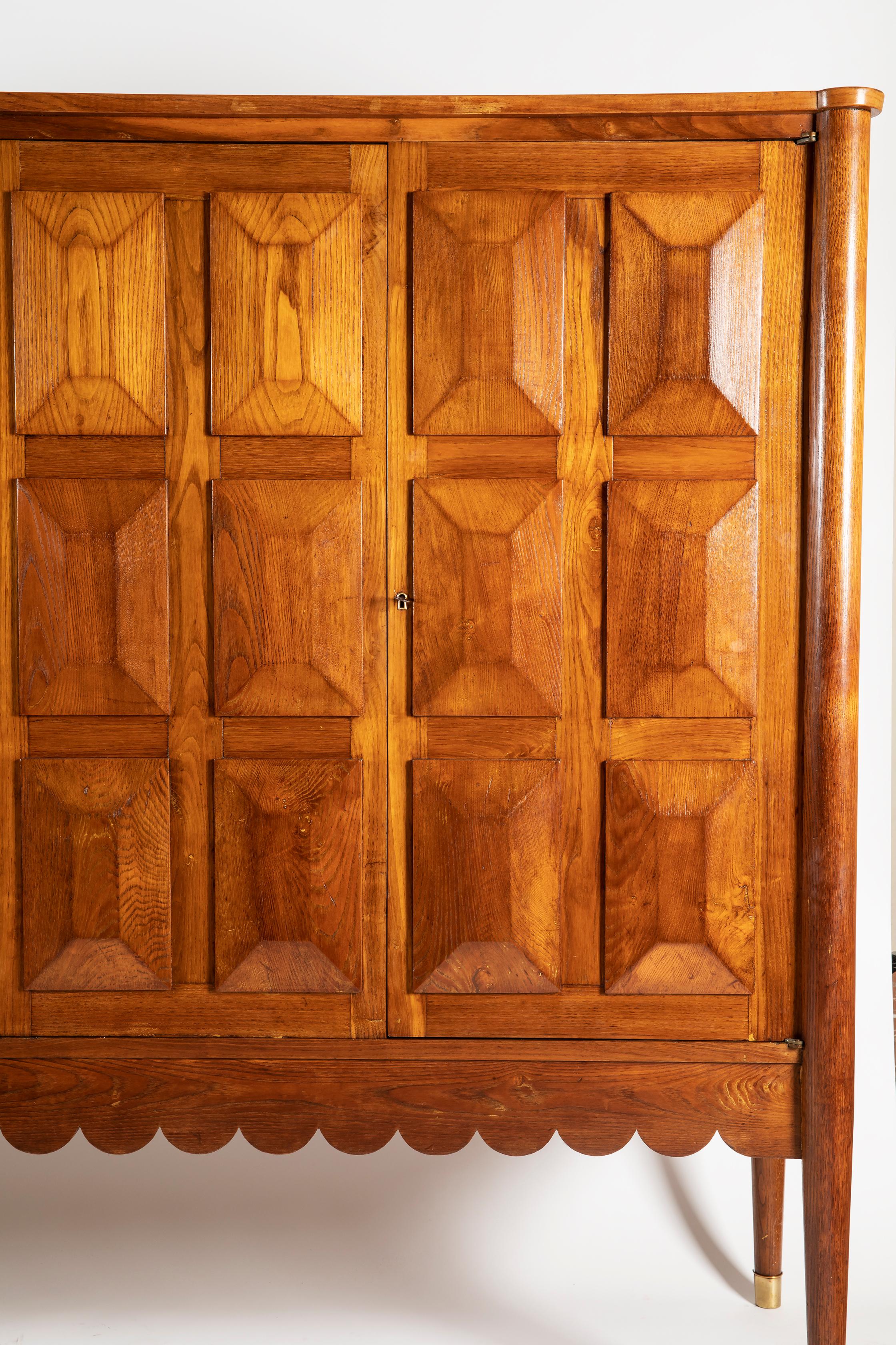 Mid-Century Modern Paolo Buffa Italian Oakwood with Four Ashlar-Work Doors Cabinet Highboard, 1940s