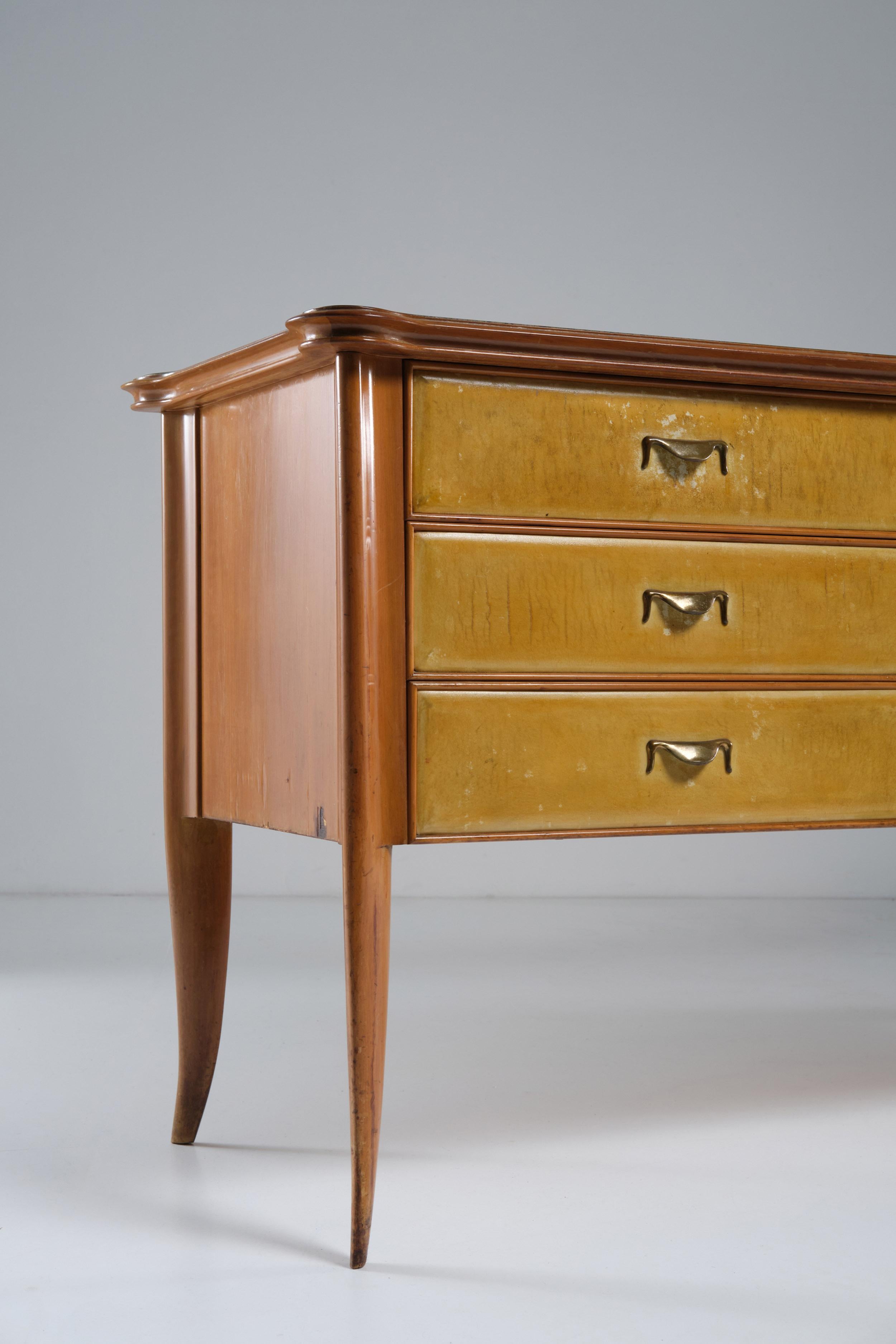 Mid-20th Century Paolo Buffa Large Sideboard in Wood, Brass and Glass Top, 1950s For Sale