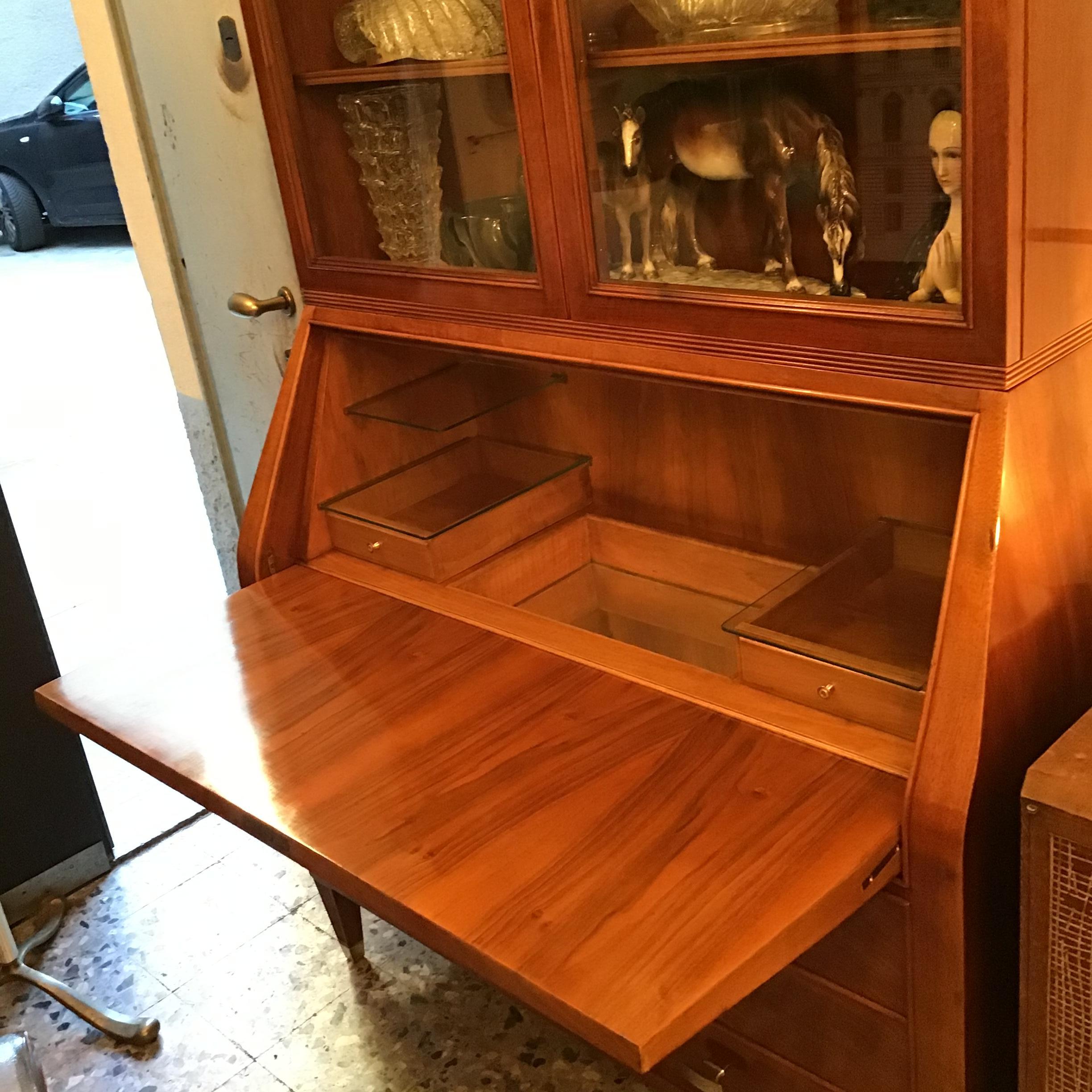 Paolo Buffa Bücherregal/Barschrank Messing Glas Holz 1950er Jahre Italien im Angebot 10
