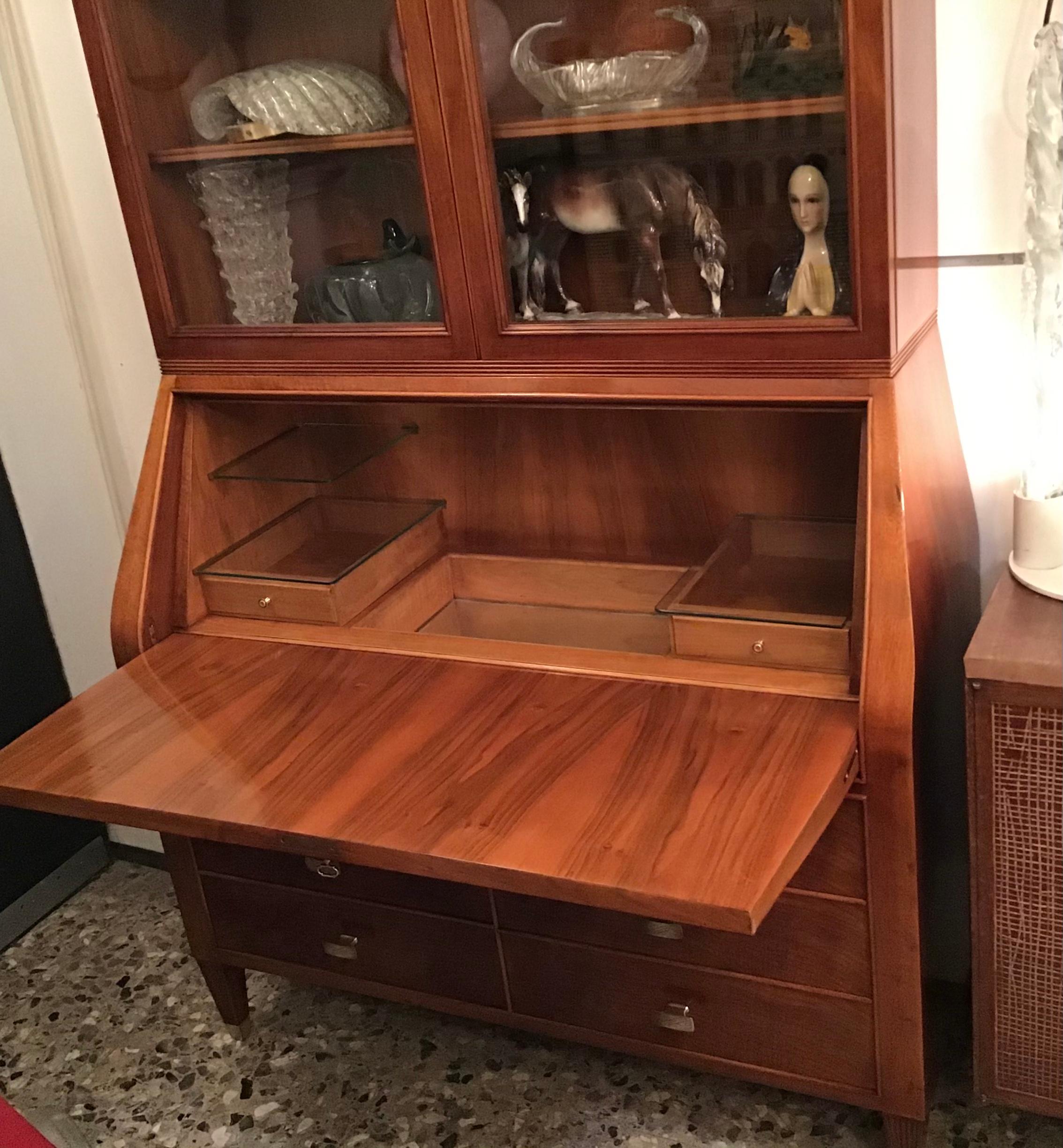 Paolo Buffa Bücherregal/Barschrank Messing Glas Holz 1950er Jahre Italien im Zustand „Hervorragend“ im Angebot in Milano, IT