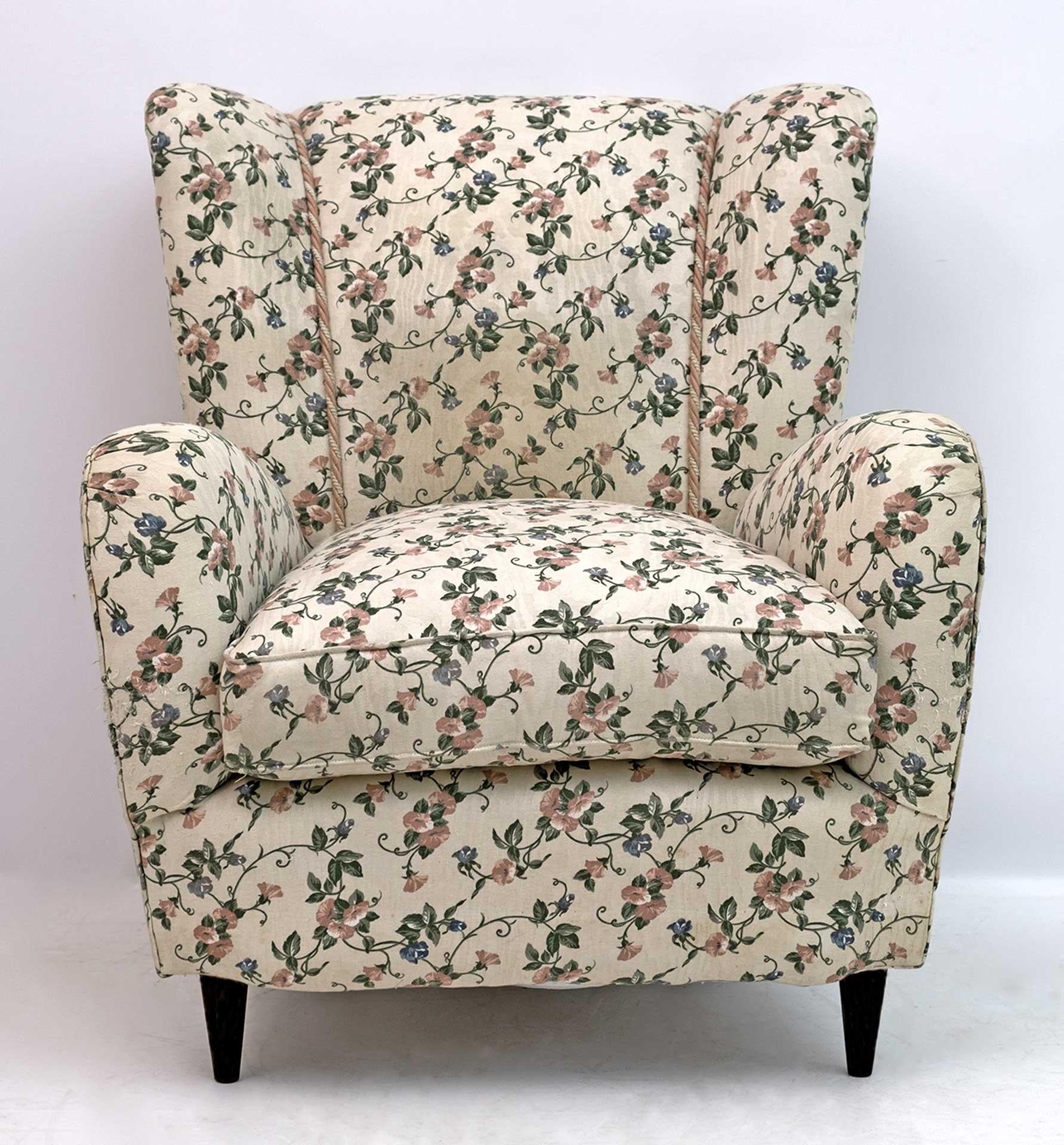 Beautiful armchair with curved armrests, made by Paolo Buffa in 1950. The structure in curved and padded wood, the upholstery was redone more than twenty years ago but it is in very bad condition, as shown in the photos, a new upholstery is