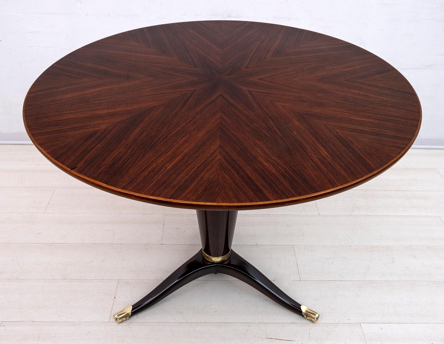 Attributed to Paolo Buffa Mid-Century Modern Italian Walnut Round Table, 1950s In Good Condition For Sale In Puglia, Puglia