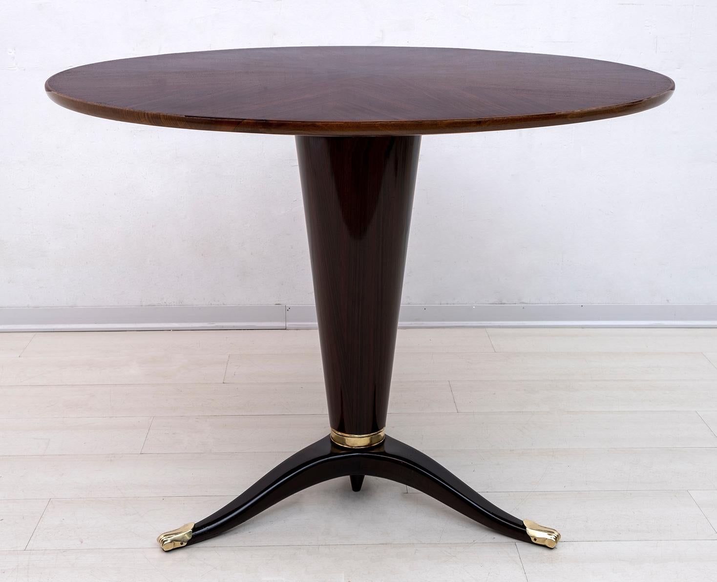 Mid-20th Century Attributed to Paolo Buffa Mid-Century Modern Italian Walnut Round Table, 1950s For Sale