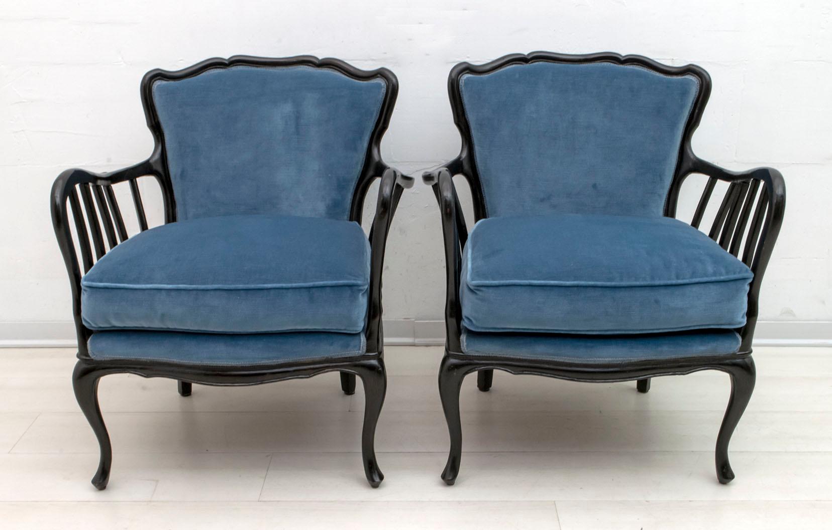 Pair of Paolo Buffa armchairs with footrest characterized by structures in stained and polished beech, the blue velvet upholstery was redone a few years ago.

Footrest measures: cm W 42 x D 42 x H 37.