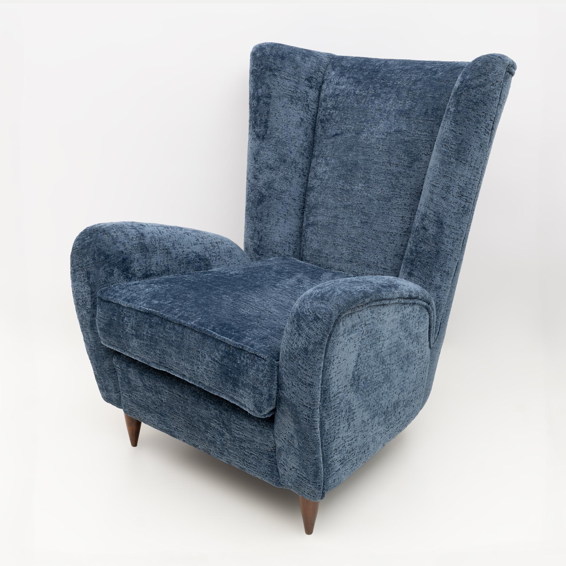 Beautiful armchair with curved armrests, made by Paolo Buffa in 1950. The curved and padded wooden structure, the covering has been replaced with a beautiful dark blue Bouclè fabric, as shown in the photo. Ready to furnish your home