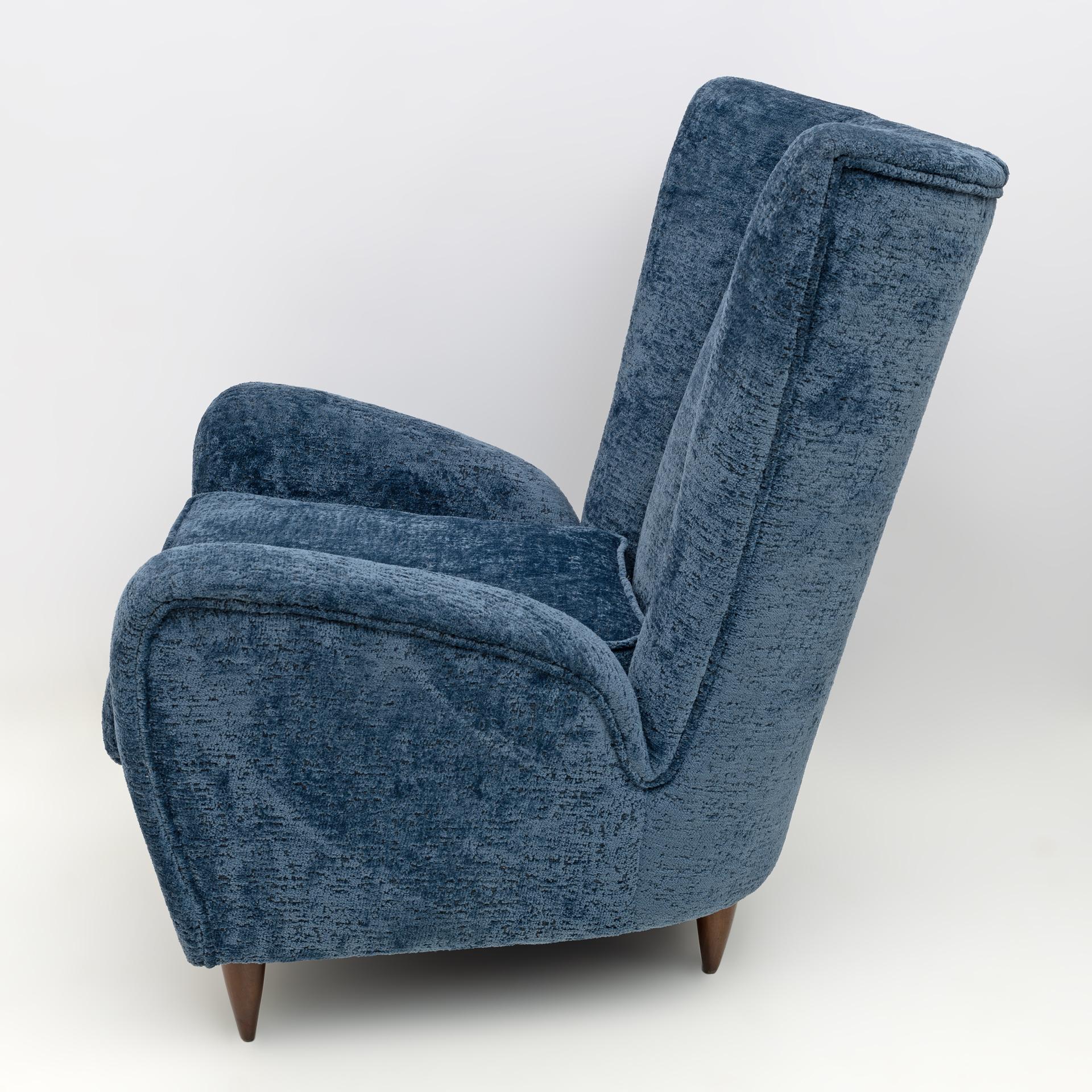 Paolo Buffa Mid-Century Modern Italian Walnut and Coating Boucle Armchair, 1950s In Good Condition For Sale In Puglia, Puglia