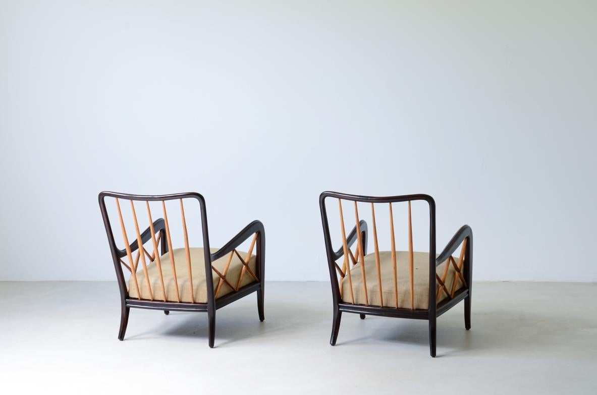 COD-2436
Paolo Buffa

Pareja de sillones de madera teñida y arce rubio con asiento y cojín tapizados en lino.

Fabricación italiana, hacia 1935.