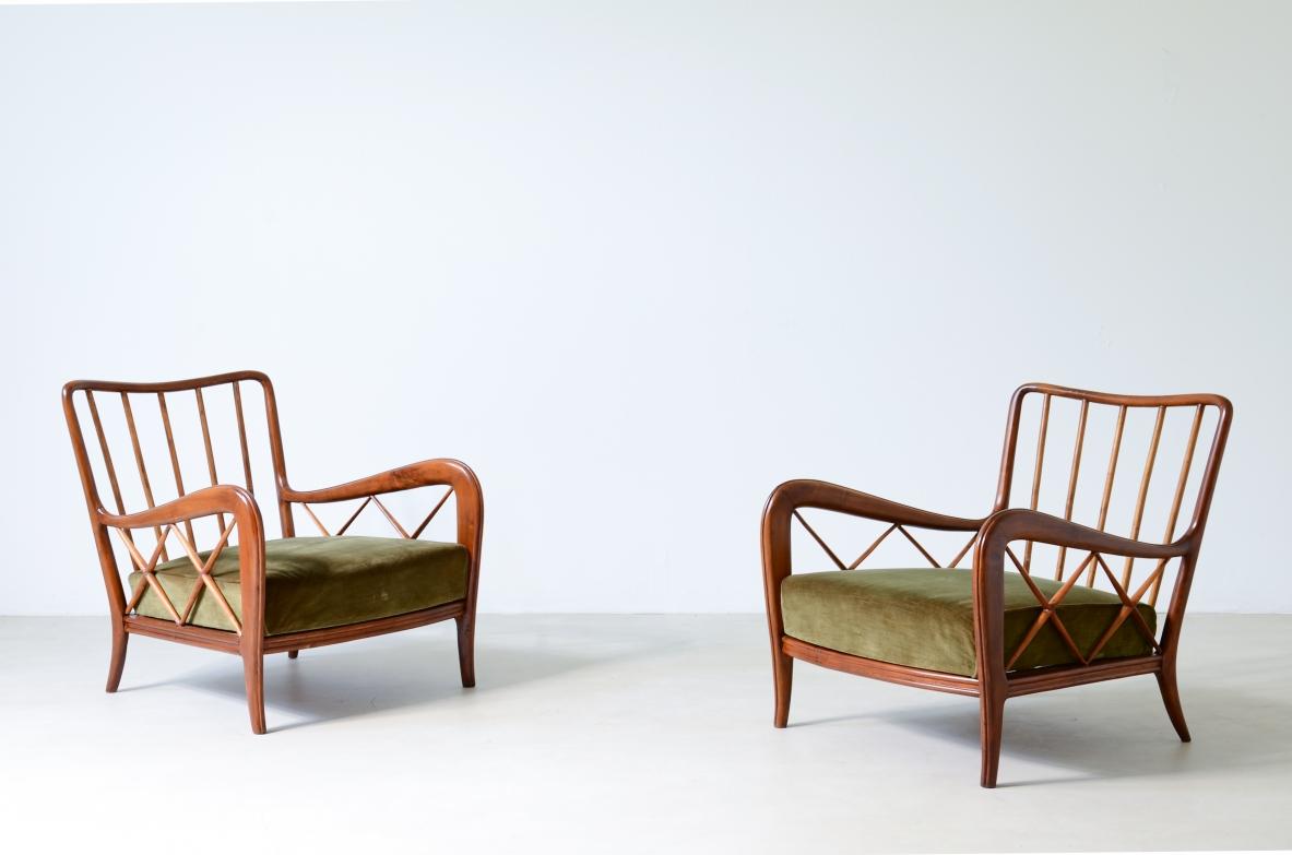 COD-2386
Paolo Buffa,

Pareja de sillones de madera de cerezo con asiento tapizado y cojín en el respaldo.

Fabricación italiana, hacia 1935.

55 x 75 x H78