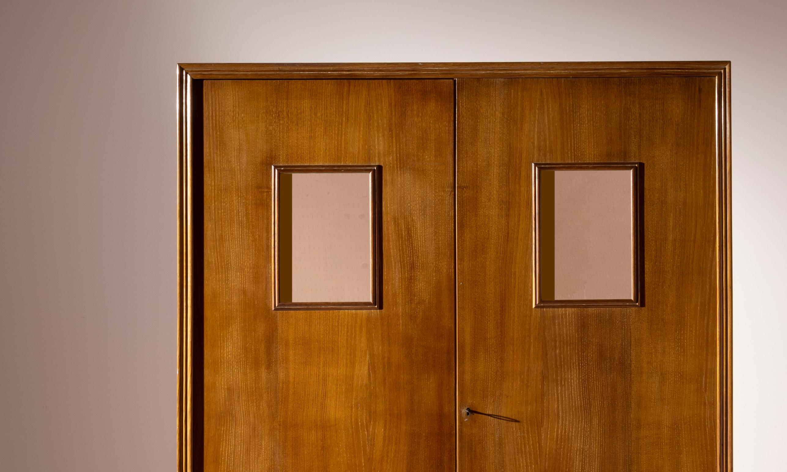 Mid-Century Modern Paolo Buffa pair of chestnut wardrobes manufactured by Valzania, Italy, 1938