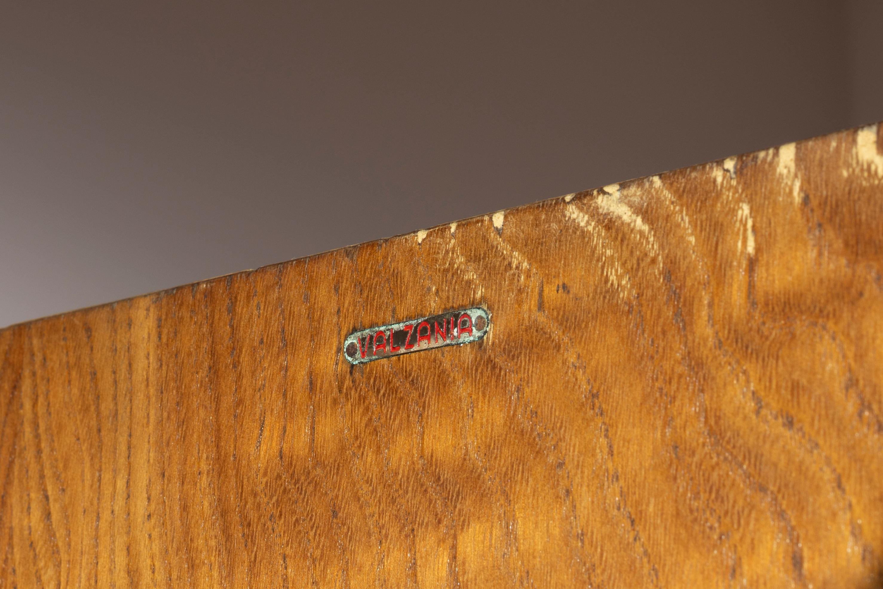 Paolo Buffa pair of chestnut wardrobes manufactured by Valzania, Italy, 1938 In Good Condition In Chiavari, Liguria