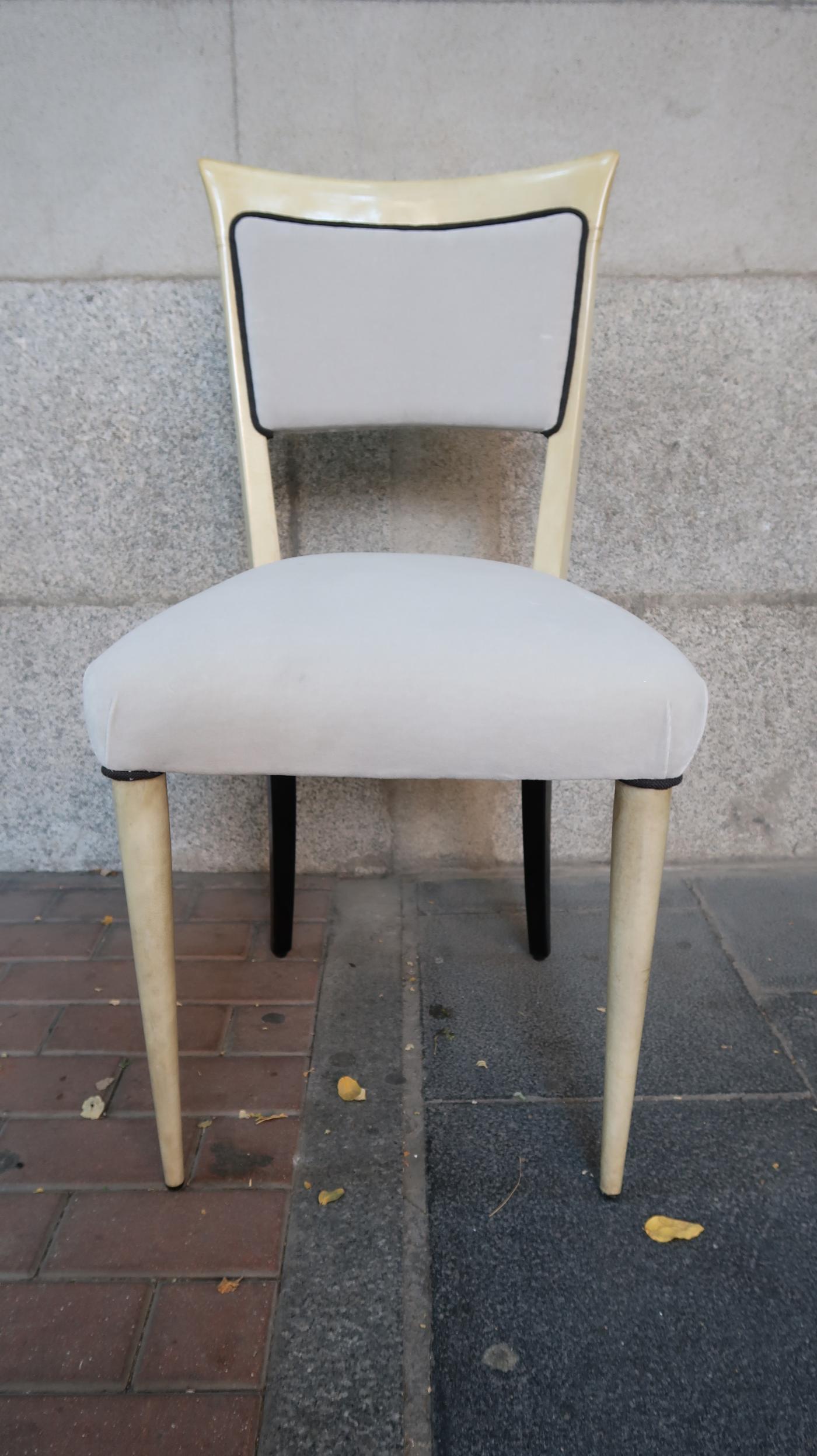 Paolo Buffa, Pair of Gray Velvet, Wood & Parchment Midcentury Chairs, Italy 1960 In Good Condition For Sale In Madrid, ES