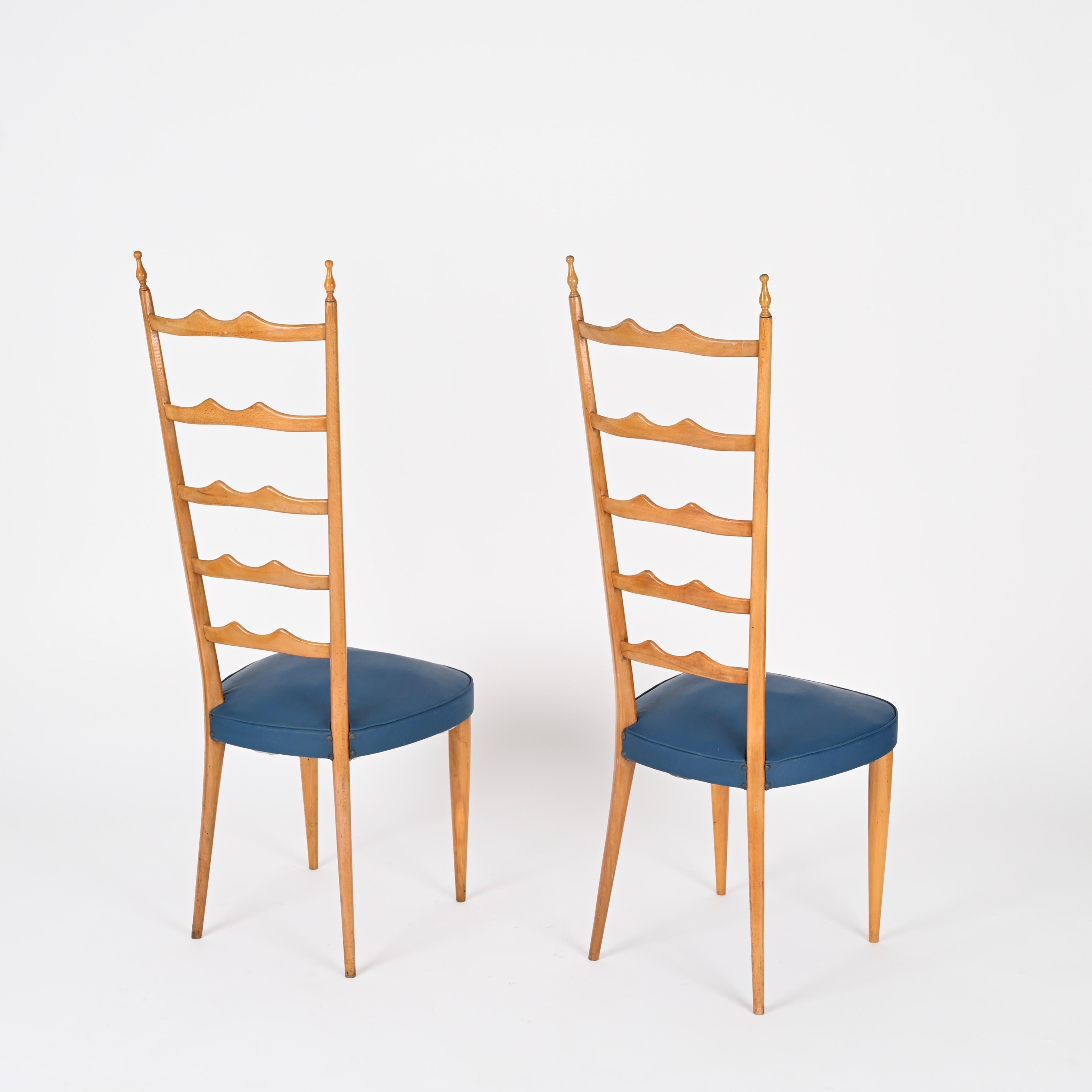 Paolo Buffa Paire de chaises italiennes à dossier haut Chiavari en hêtre blond, années 1950 en vente 5