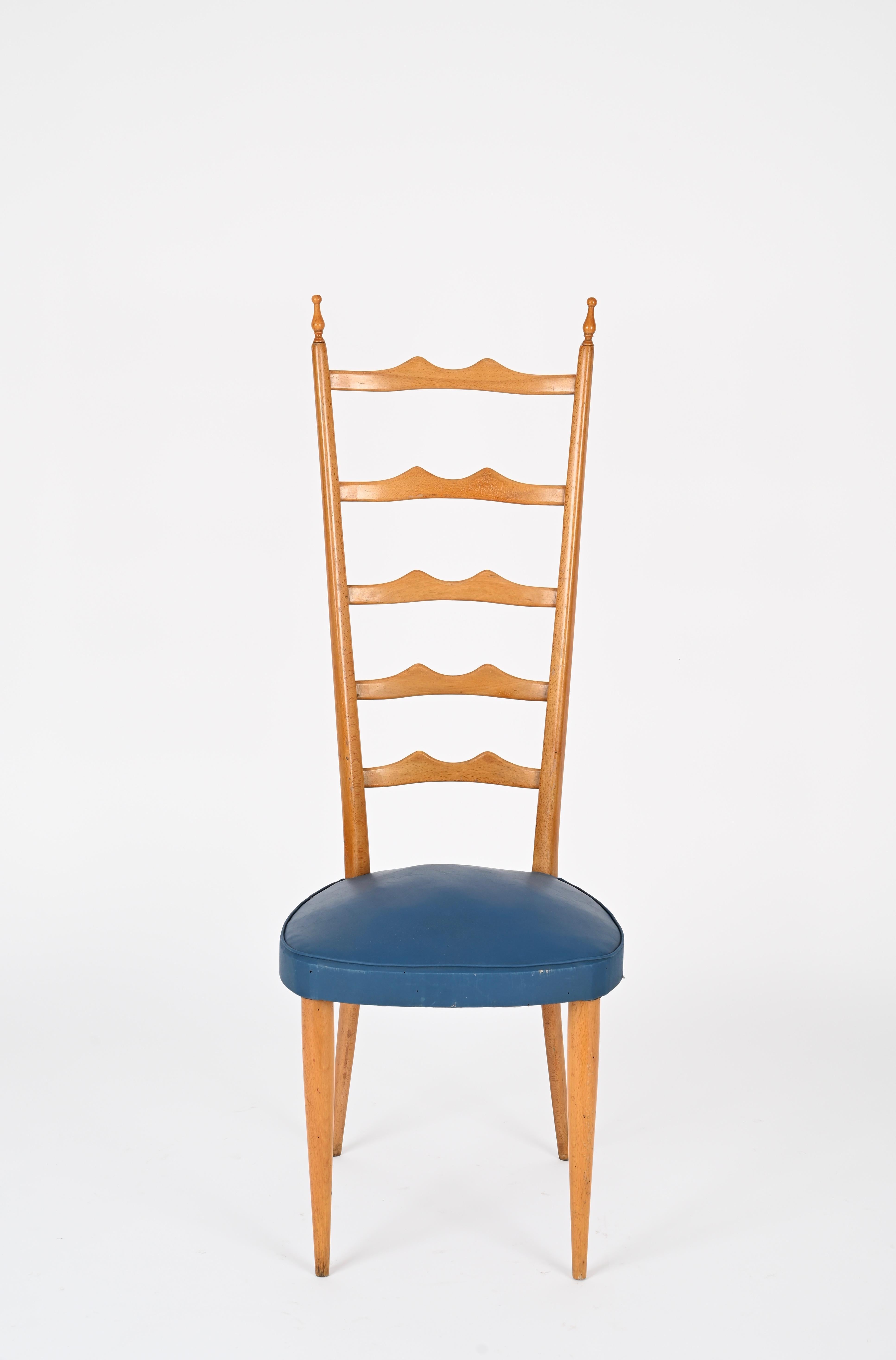 Paolo Buffa Paire de chaises italiennes à dossier haut Chiavari en hêtre blond, années 1950 en vente 7