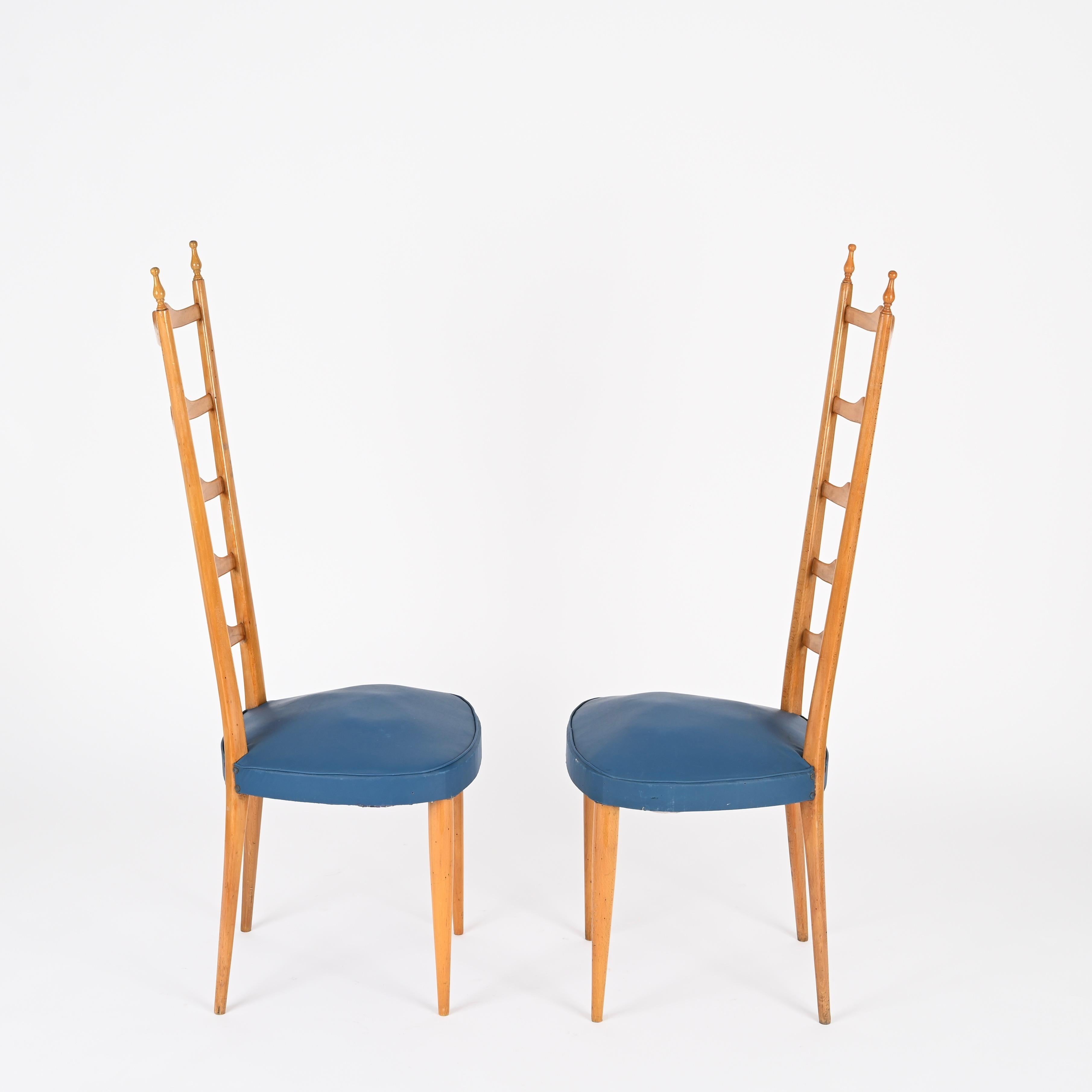 Fait main Paolo Buffa Paire de chaises italiennes à dossier haut Chiavari en hêtre blond, années 1950 en vente