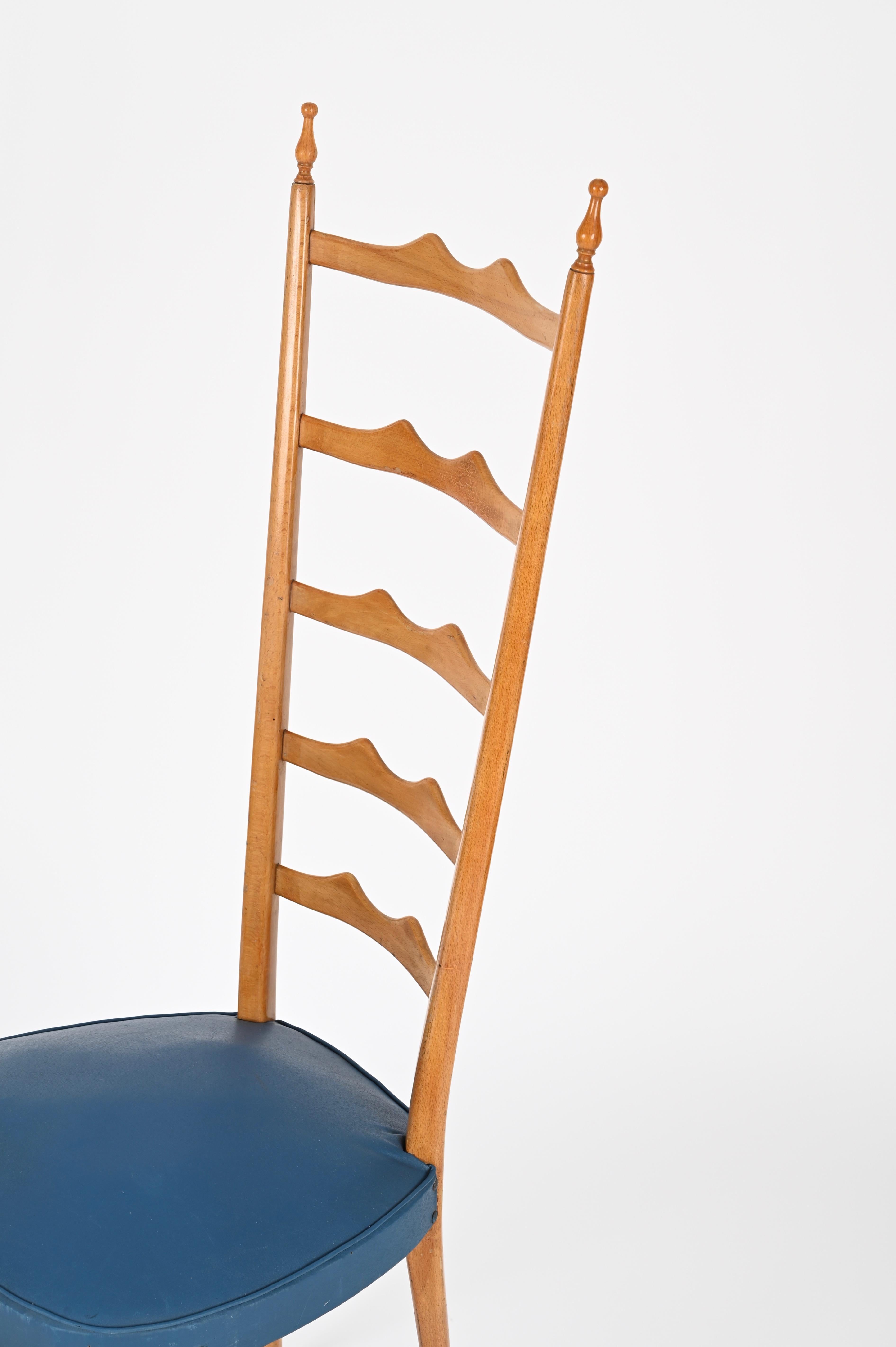 Milieu du XXe siècle Paolo Buffa Paire de chaises italiennes à dossier haut Chiavari en hêtre blond, années 1950 en vente