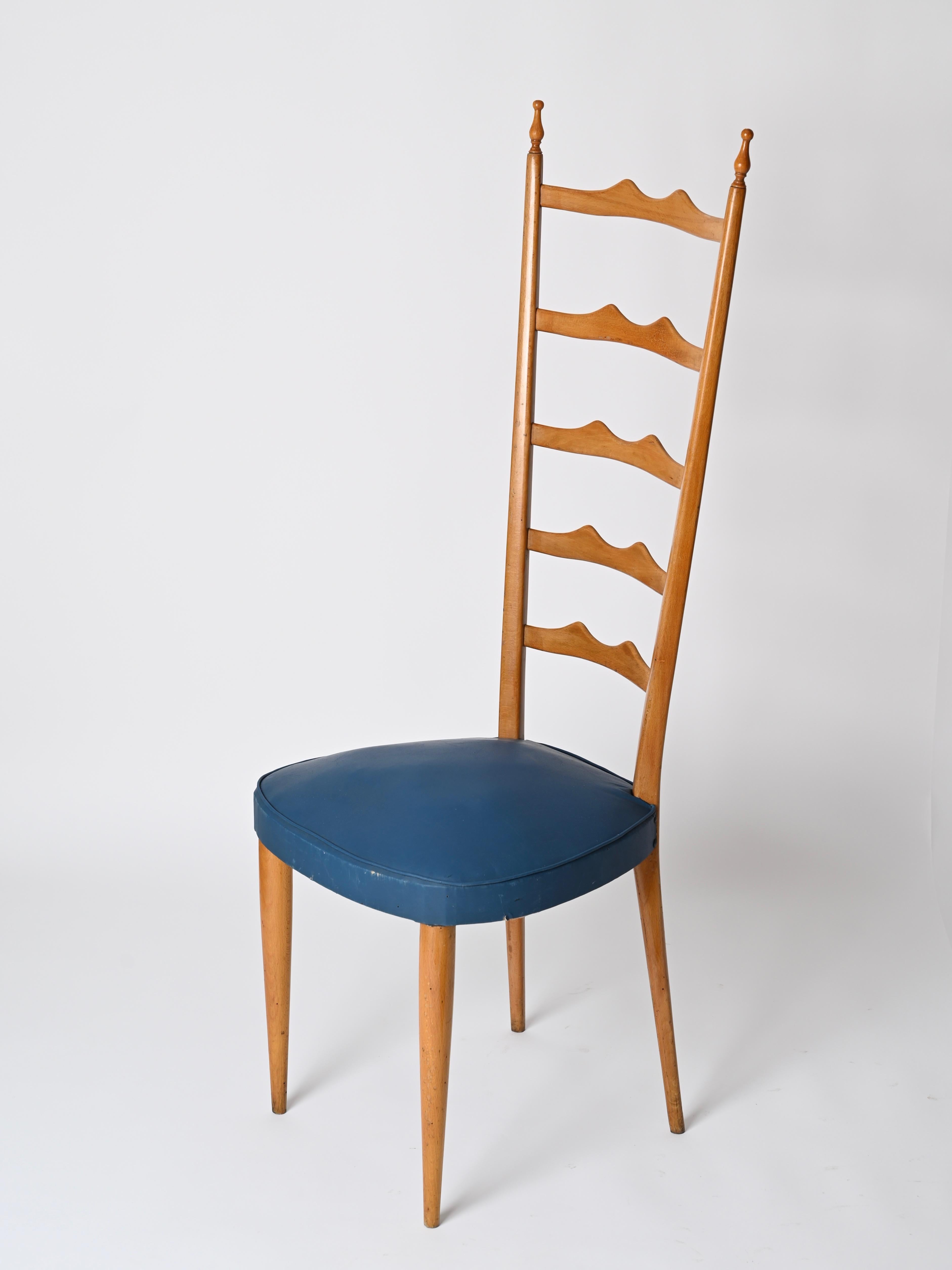 Paolo Buffa Paire de chaises italiennes à dossier haut Chiavari en hêtre blond, années 1950 en vente 2
