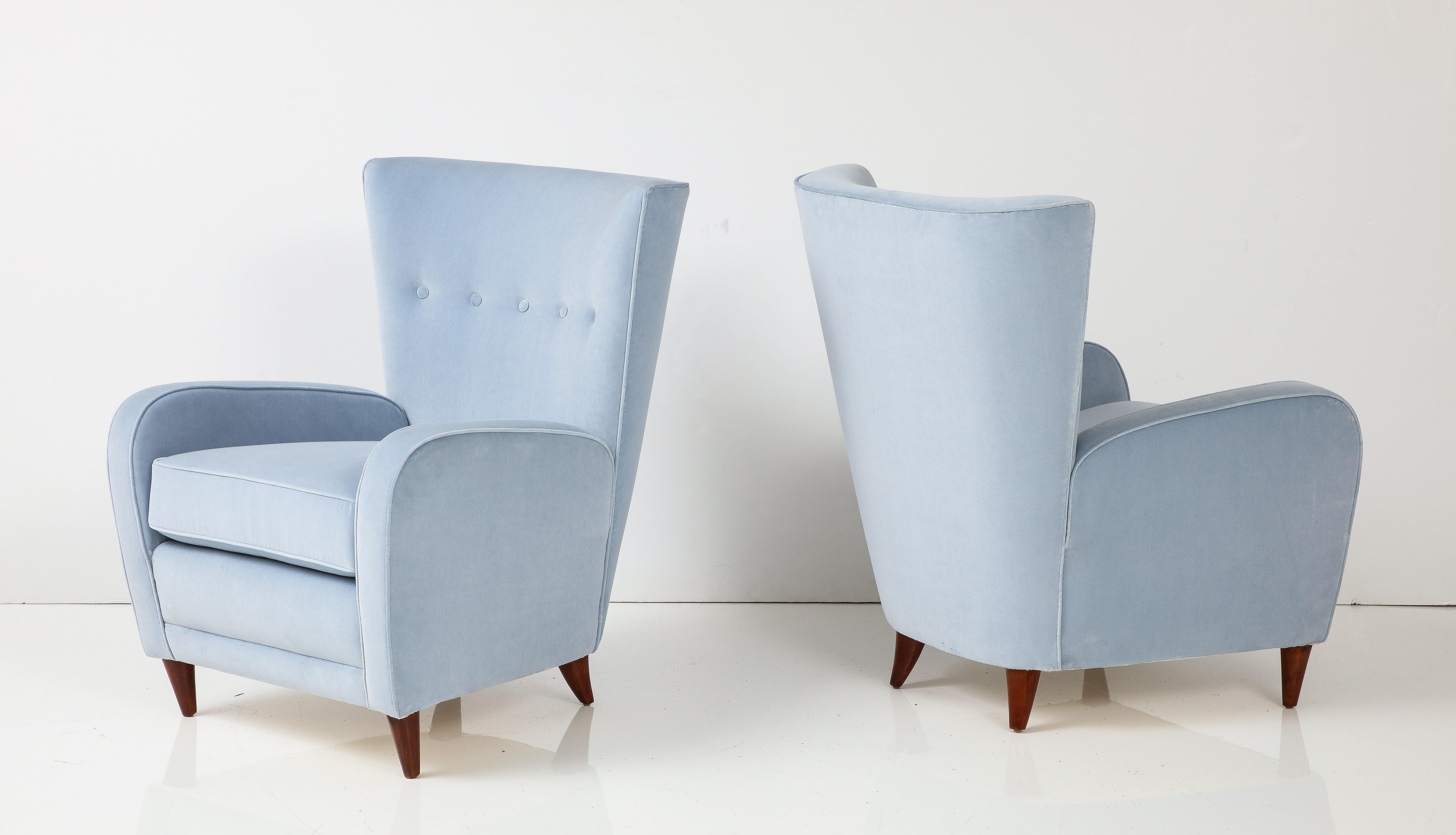 Mid-Century Modern Paire de fauteuils de salon Paolo Buffa en velours bleu clair, Italie, années 1950 en vente