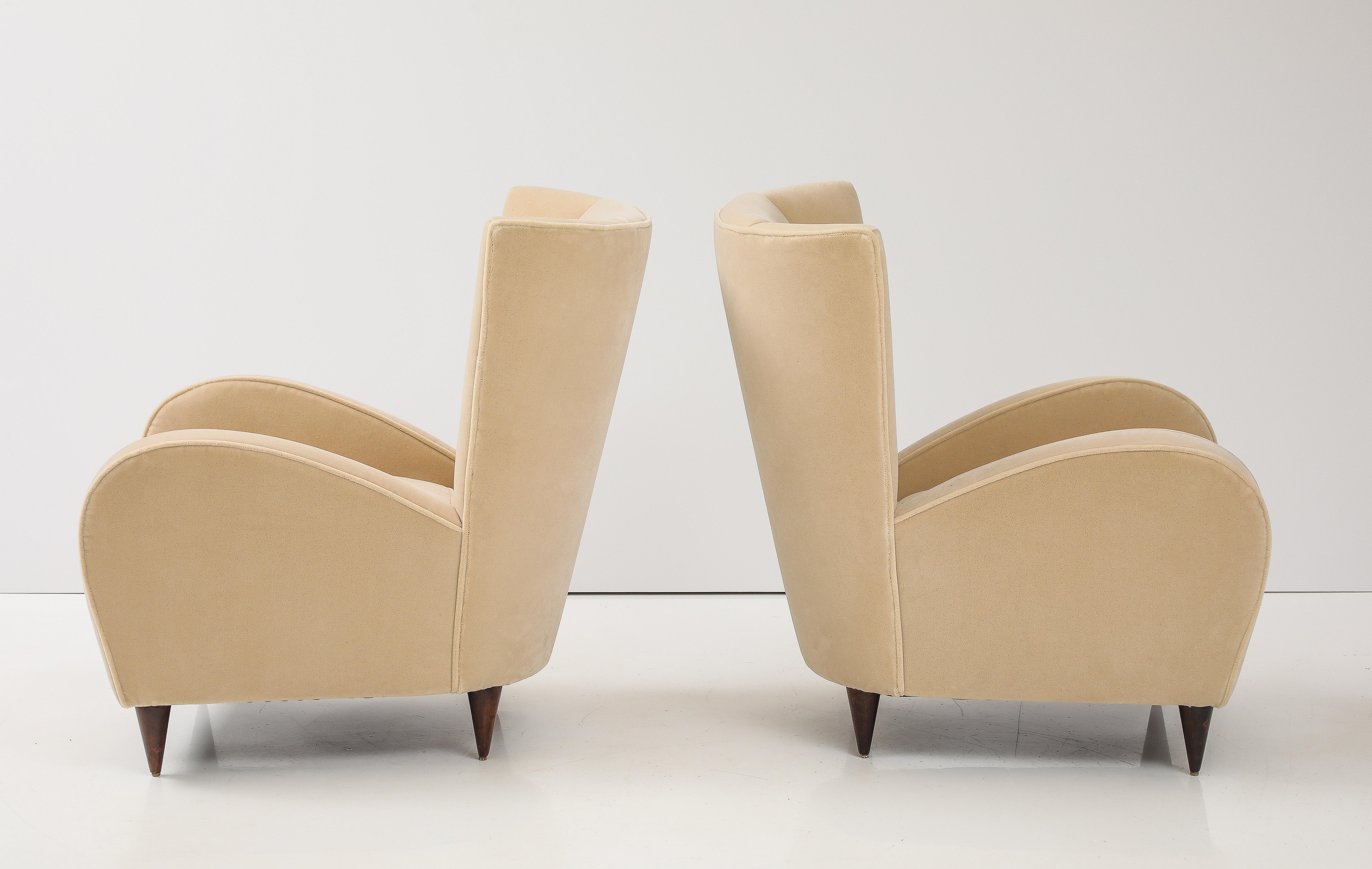 Mid-20th Century Paolo Buffa Pair of Lounge Chairs, Italy, circa 1950
