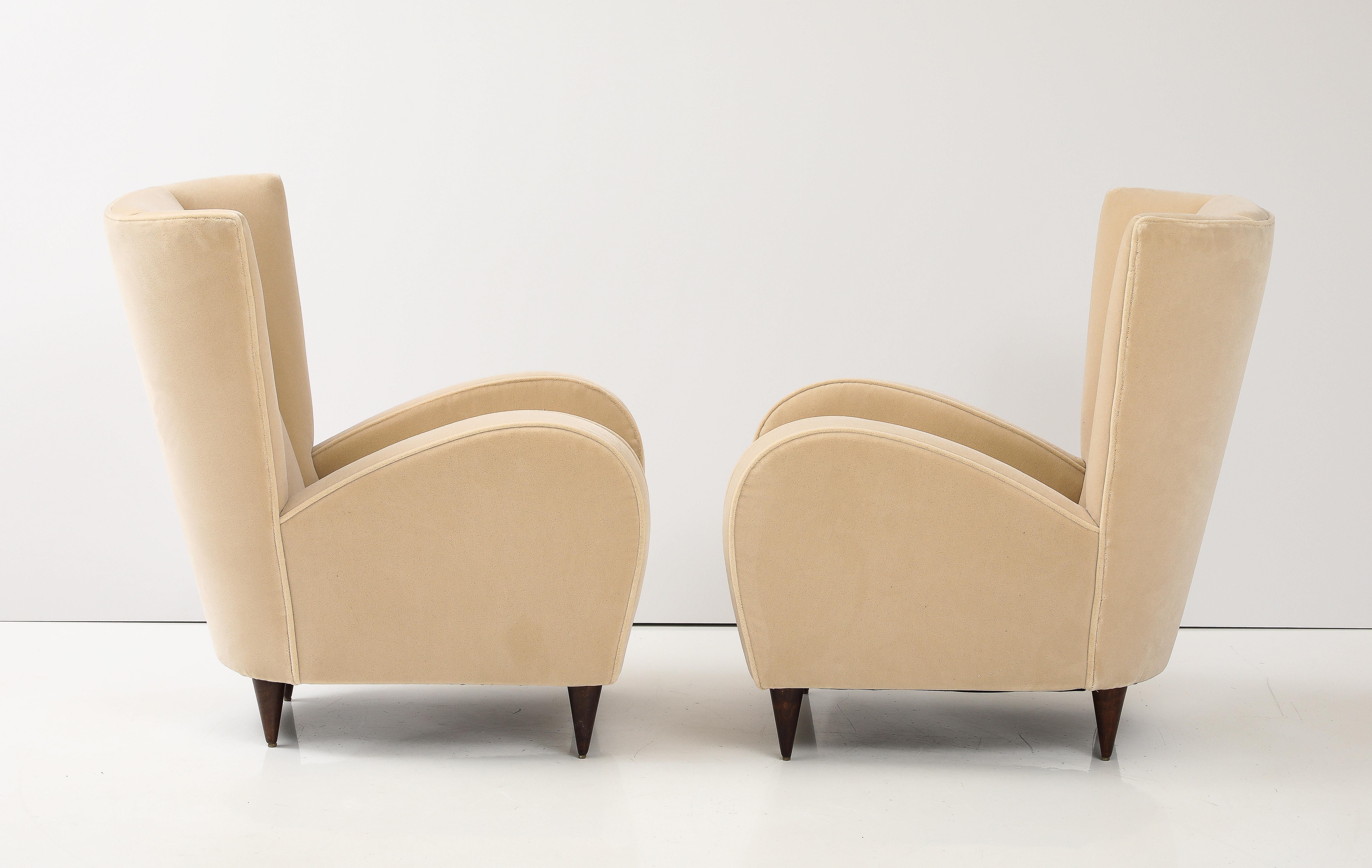 Paolo Buffa Pair of Lounge Chairs, Italy, circa 1950 For Sale 1