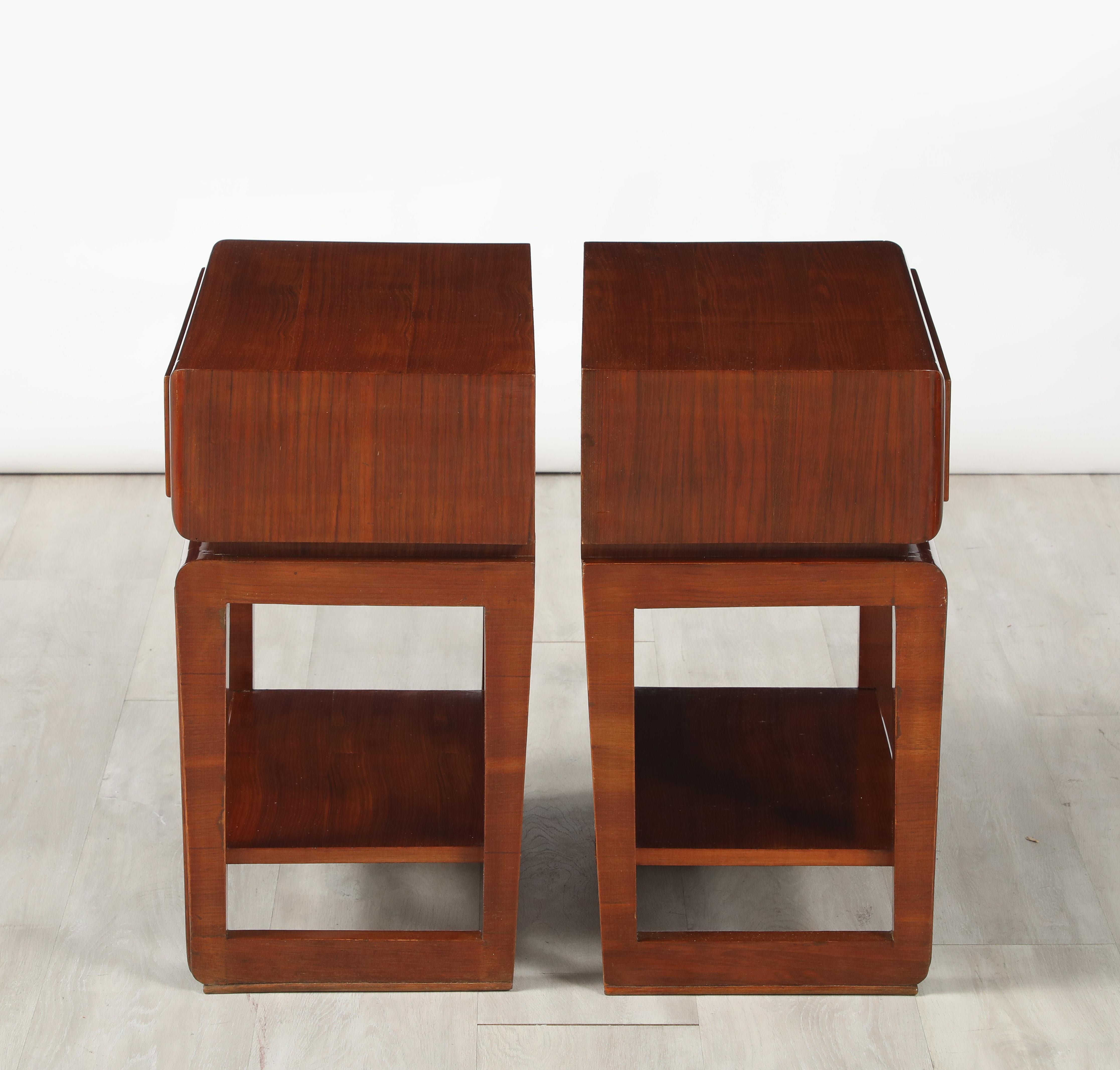 Paolo Buffa Paire de tables de chevet ou de table de nuit en acajou, Italie, vers 1950 Bon état - En vente à New York, NY