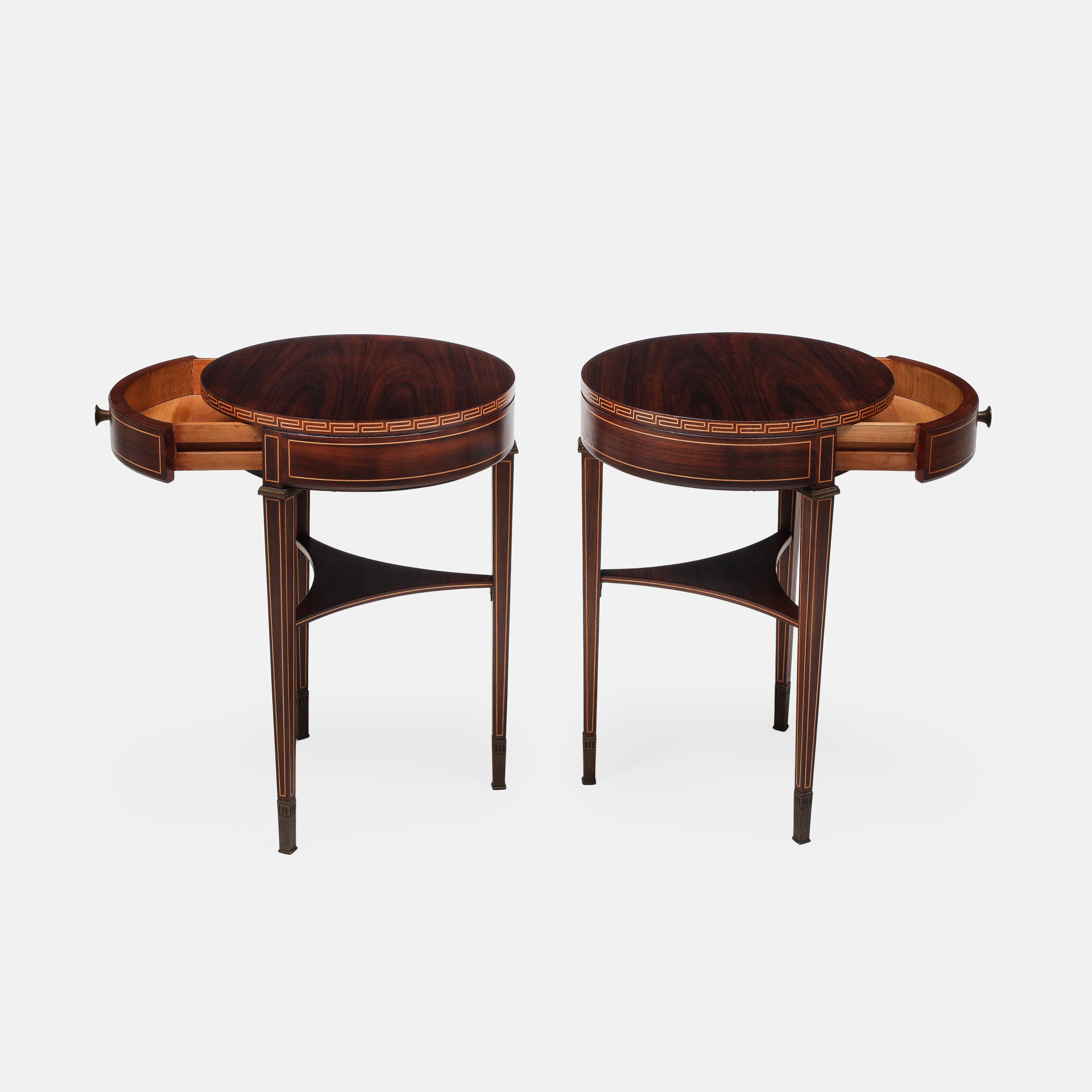 Paolo Buffa Pair of Neoclassical Rosewood Nightstands or Bedside Tables, 1940s en Bueno estado para la venta en New York, NY