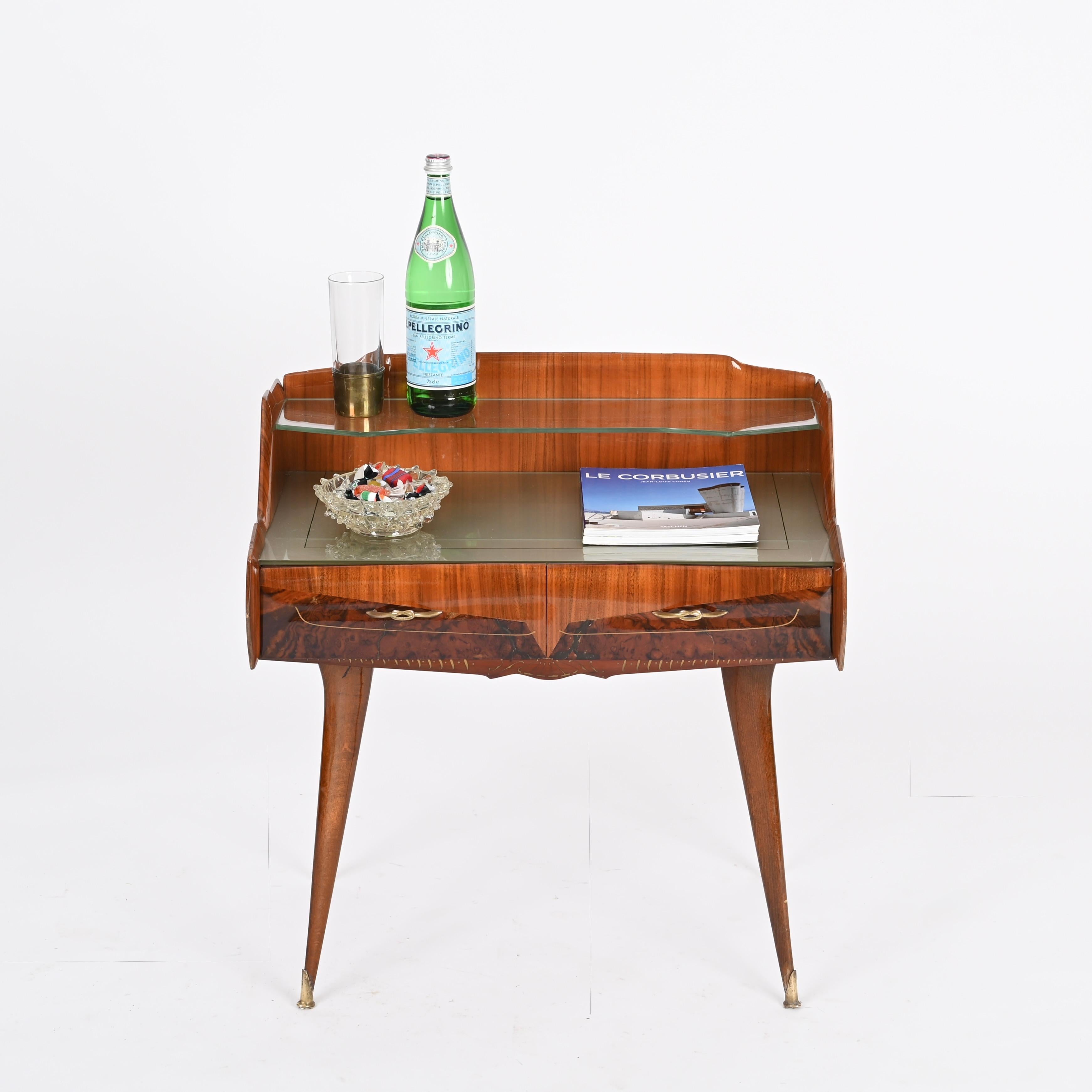 Pareja de Mesillas de Noche de Madera, Cristal y Latón, Paolo Buffa, Italia Años 50 Italiano en venta
