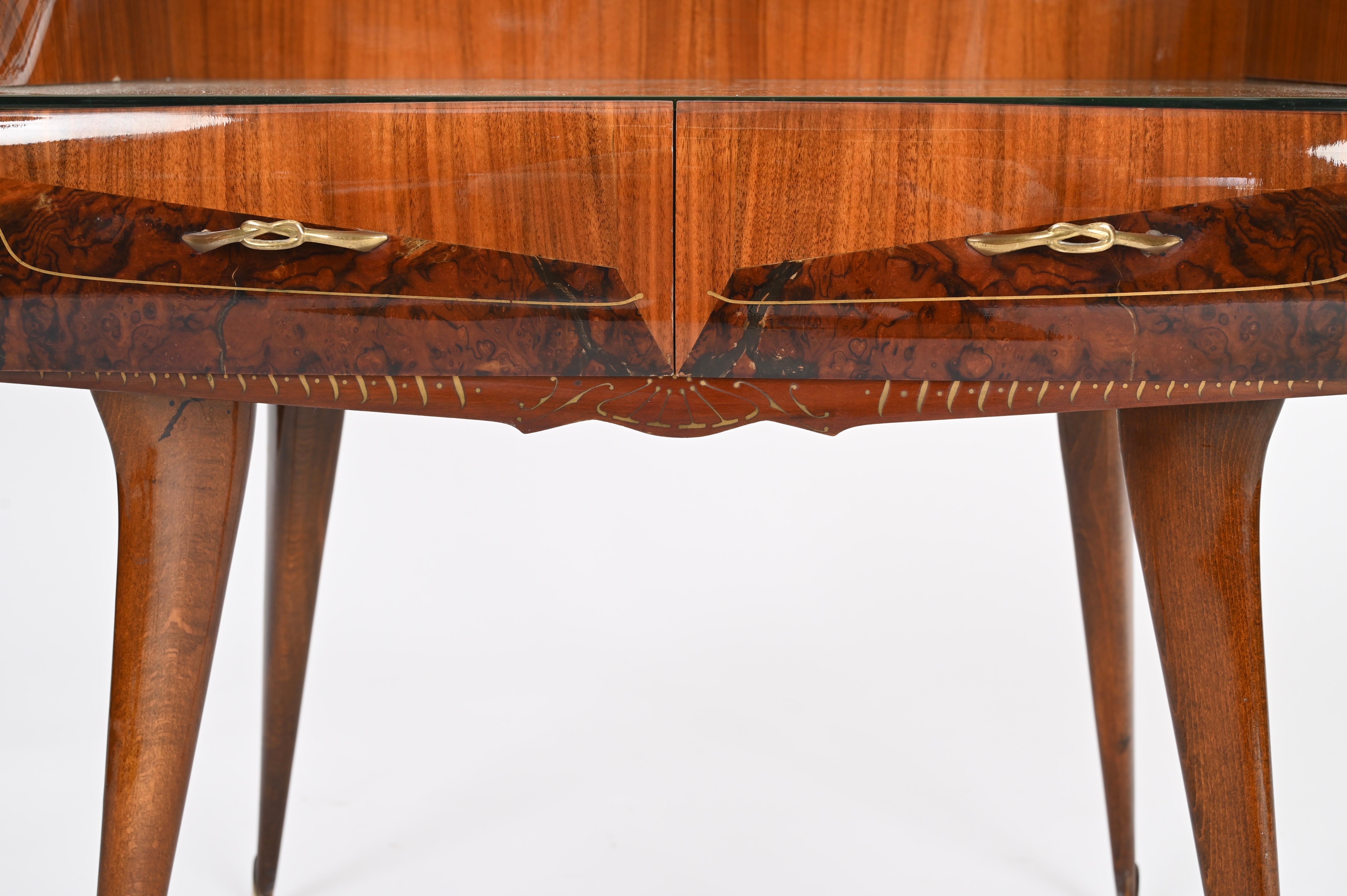Pareja de Mesillas de Noche de Madera, Cristal y Latón, Paolo Buffa, Italia Años 50 Hecho a mano en venta