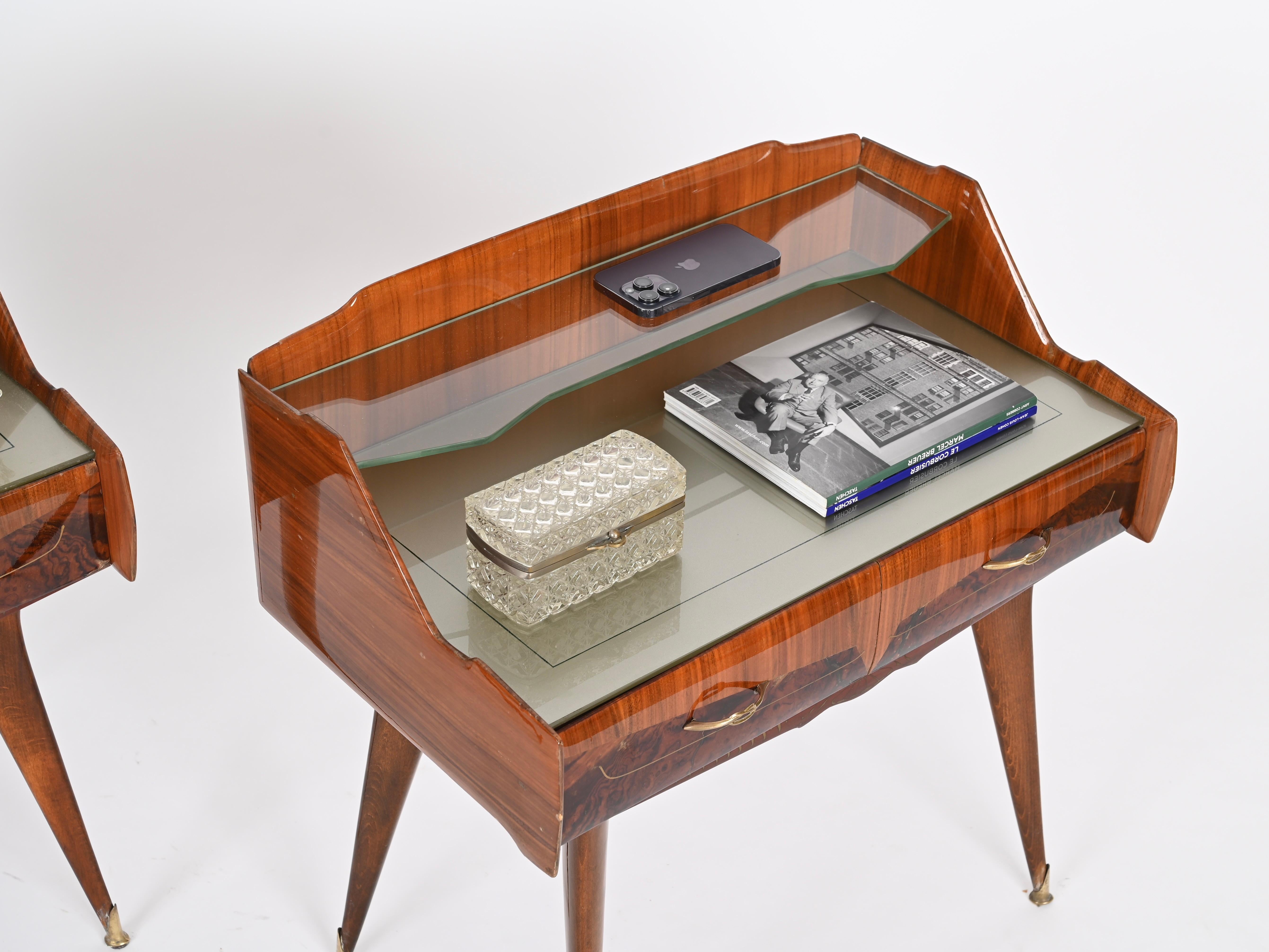 Pareja de Mesillas de Noche de Madera, Cristal y Latón, Paolo Buffa, Italia Años 50 en Bueno estado para la venta en Roma, IT