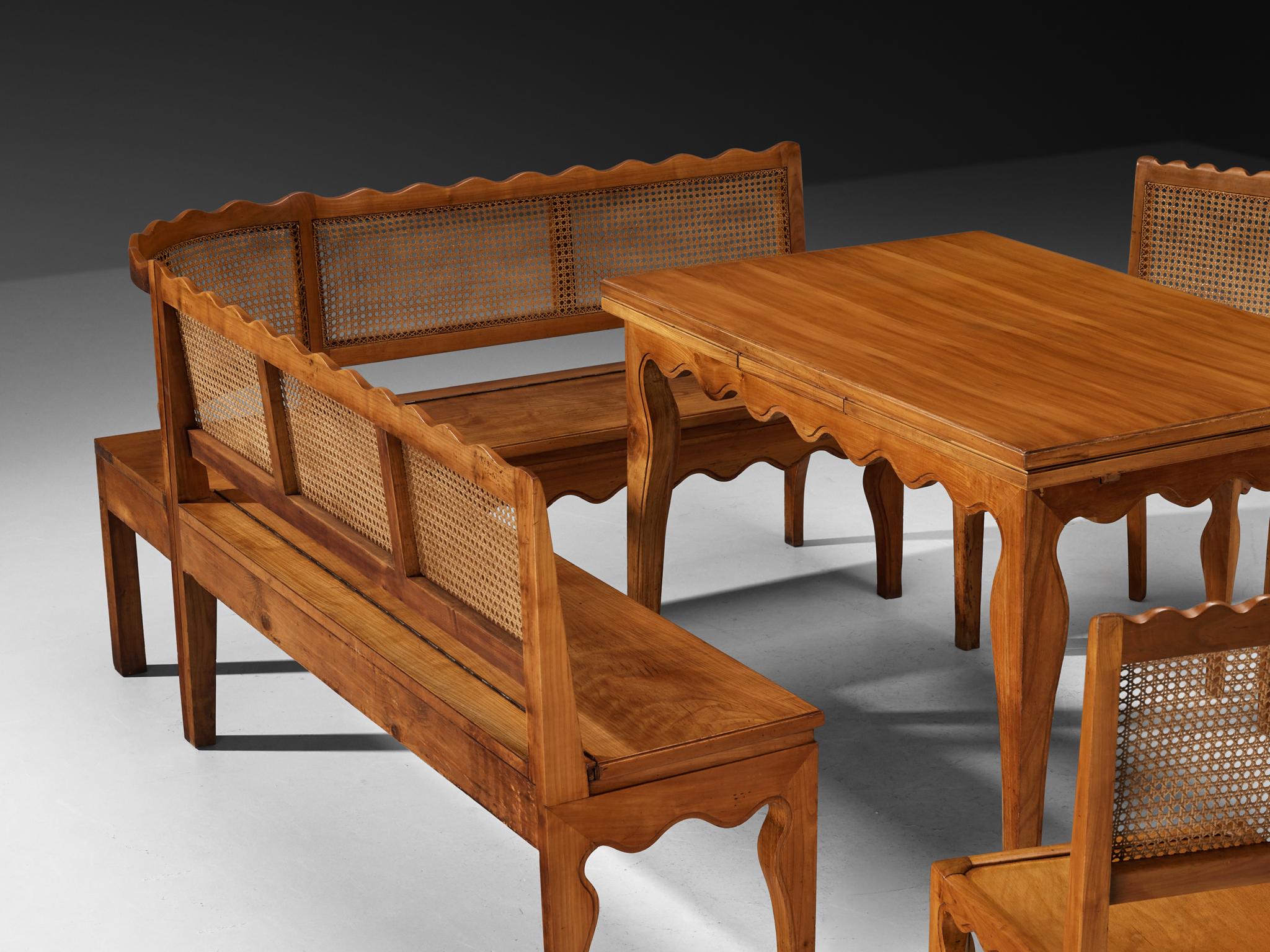 Paolo Buffa Raro Conjunto de Comedor con Mesa, Sillas y Banco de Esquina de Madera de Cerezo en Bueno estado para la venta en Waalwijk, NL