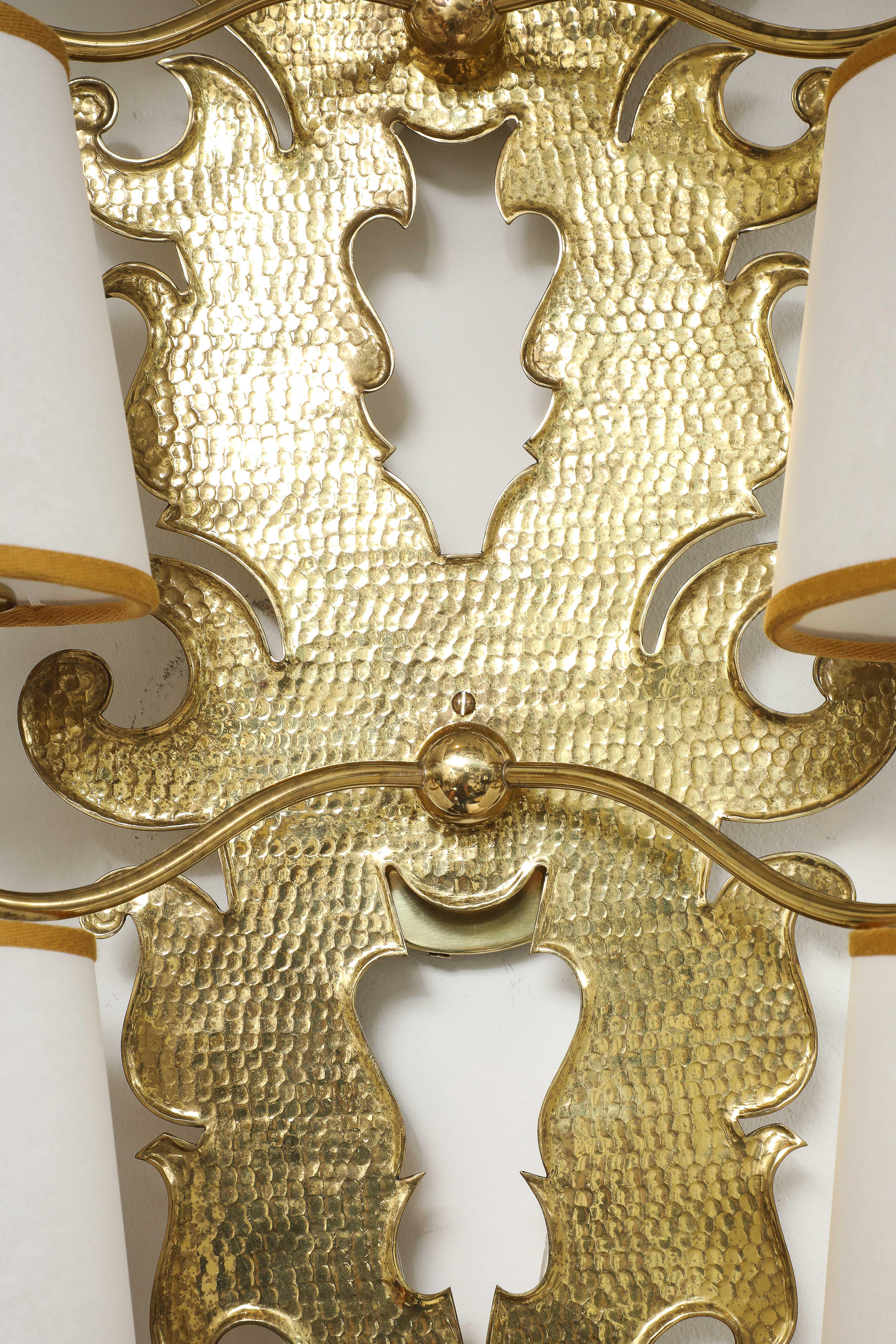 Paolo Buffa Rare Pair of Large Brass Wall Lights with Paper Shades, 1940s en venta 4