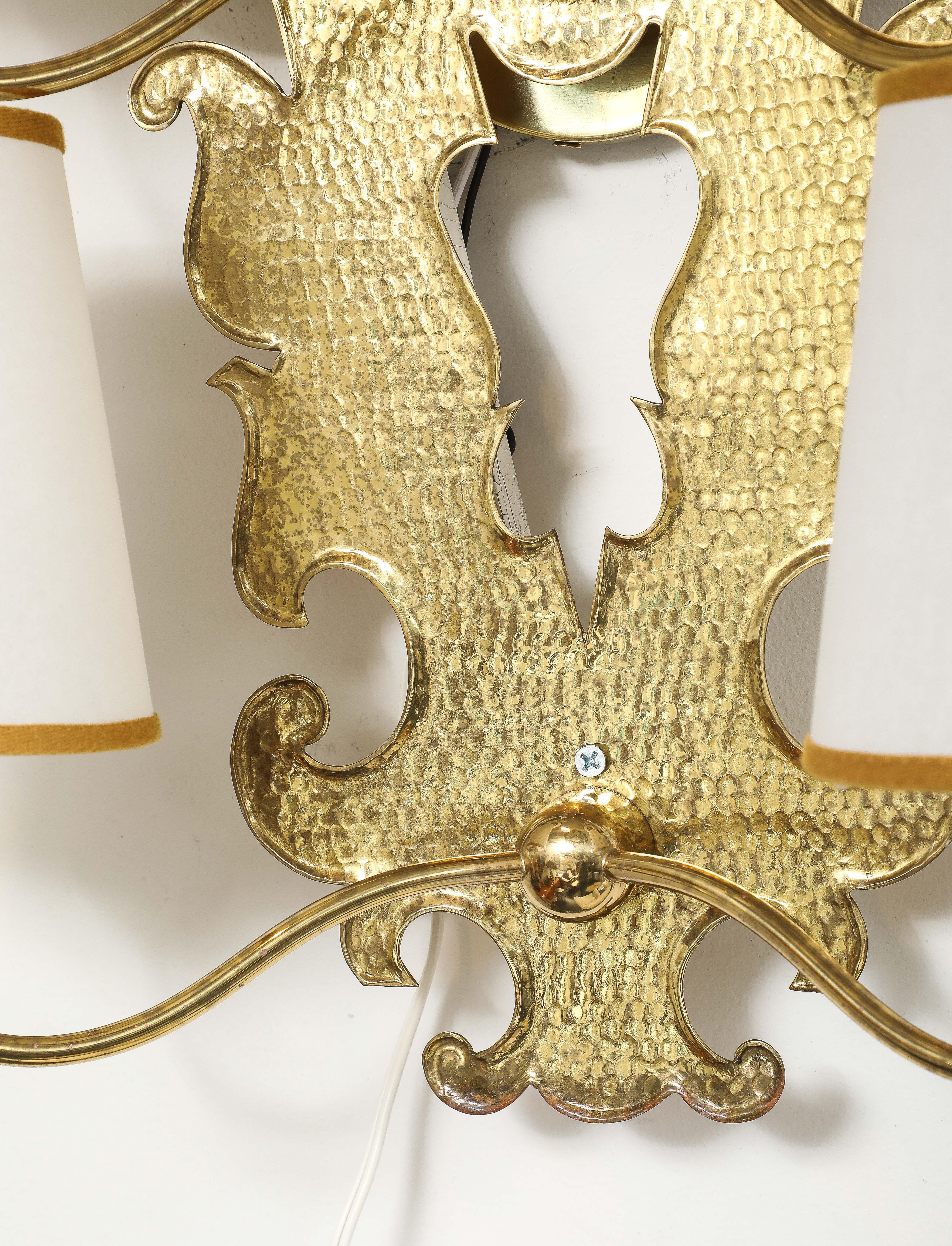 Paolo Buffa Rare Pair of Large Brass Wall Lights with Paper Shades, 1940s en venta 6